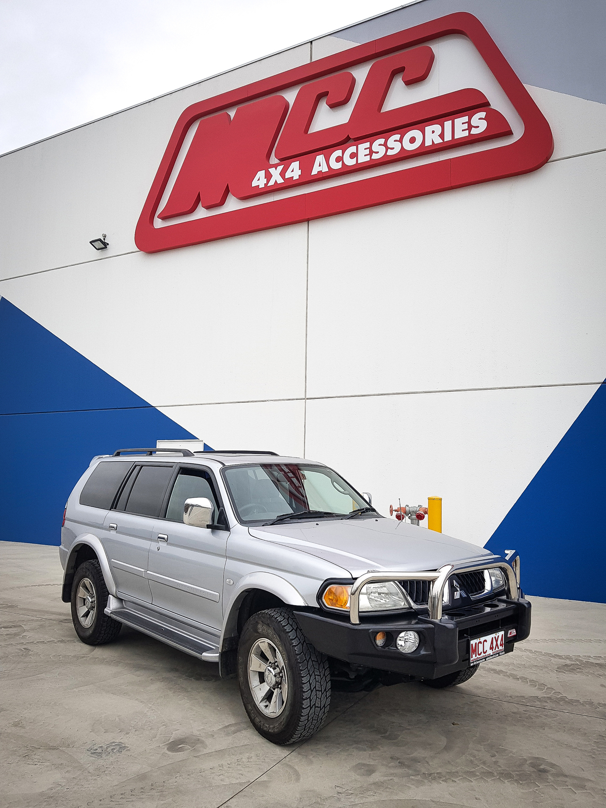 MCC 'FALCON STAINLESS 3 LOOP' BULL BAR TO SUIT MITSUBISHI CHALLENGER PA 1998-2006 & TRITON MK 1997-2006