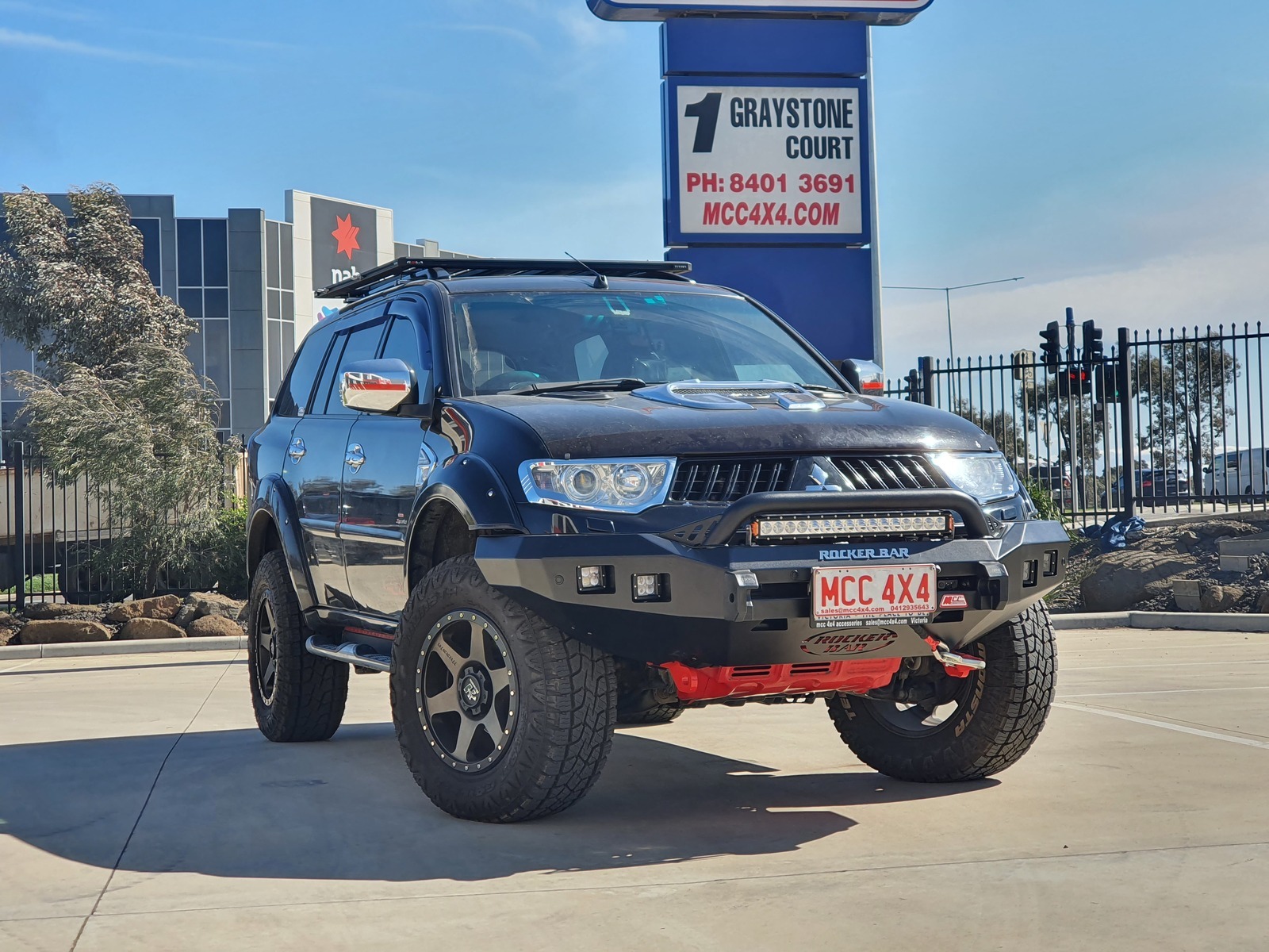 MCC 'ROCKER NO LOOP' BULL BAR W/ FOG & PLATES TO SUIT MITSUBSHI TRITON ML, MN & CHALLENGER (PB-PC)