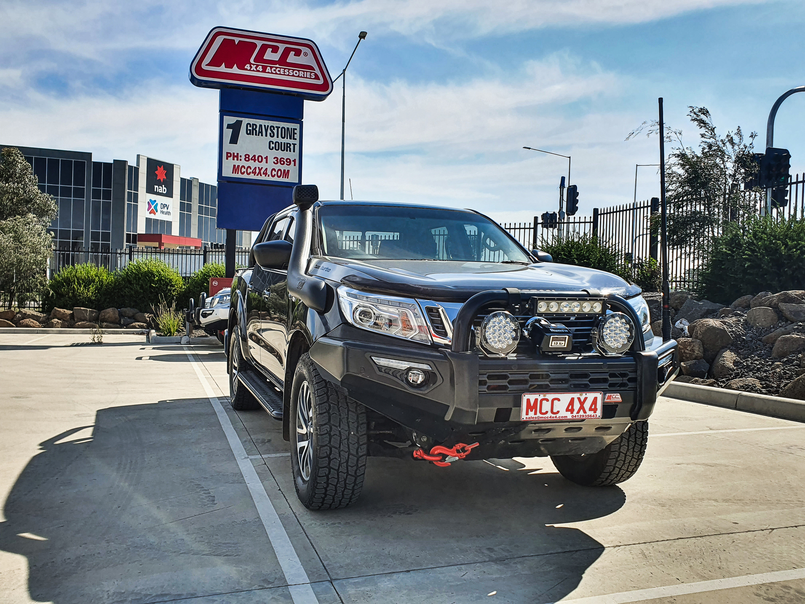 MCC HEAVY DUTY STEEL SIDE STEP BLACK TO NISSAN NAVARA NP300 06/2015-ON