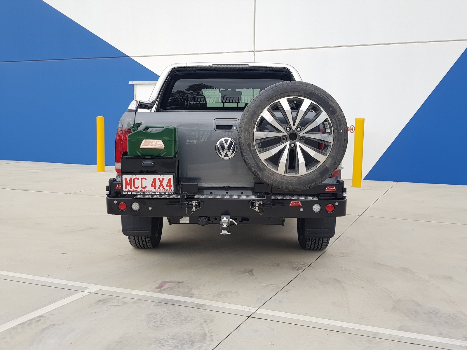 MCC SINGLE WHEEL CARRIER AND DUAL JERRY CAN TO SUIT VOLKSWAGEN AMAROK 2011 ON