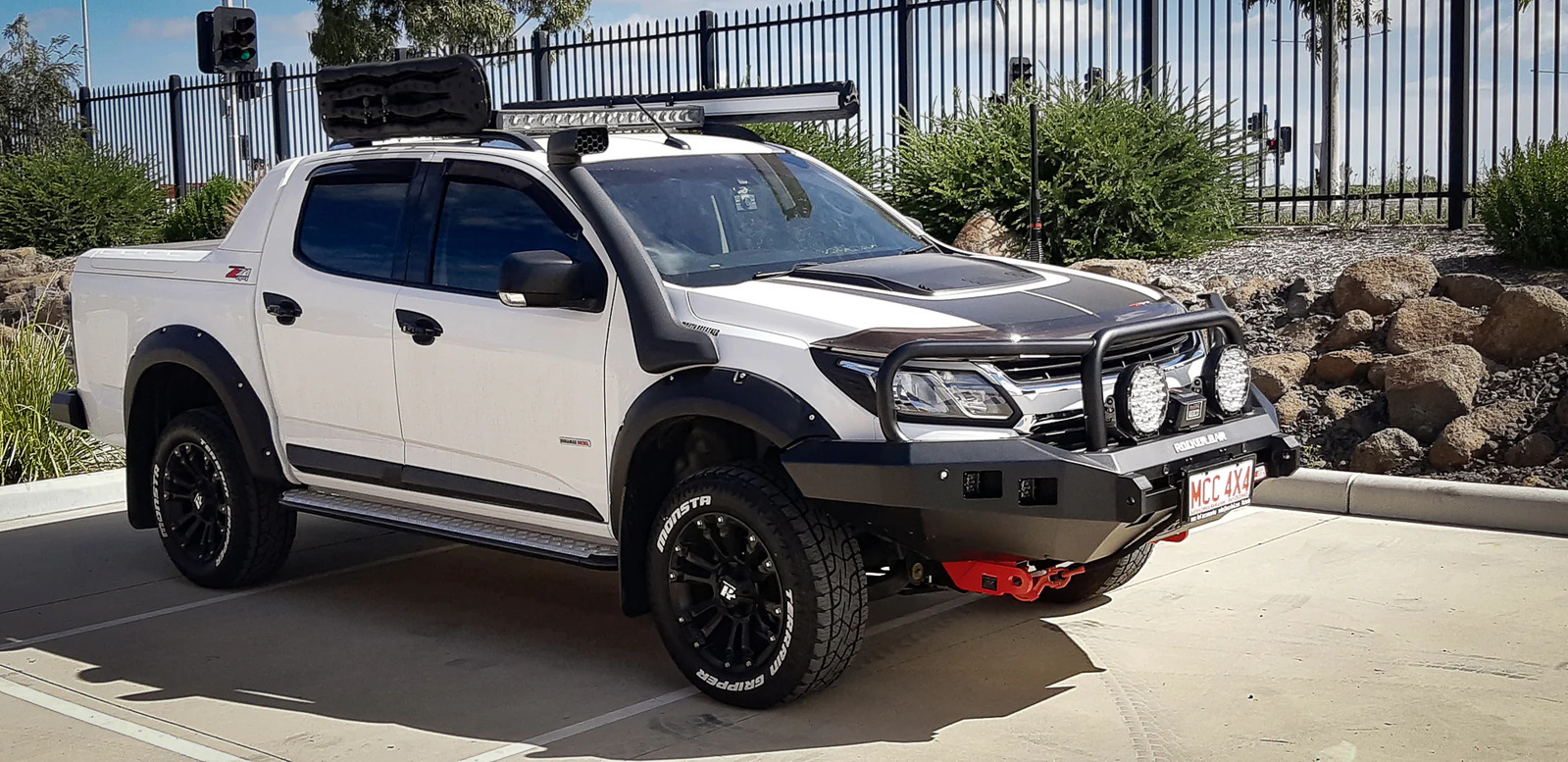 MCC ROCKER 3 LOOP SAND BLACK WELDED BULL BAR TO SUIT HOLDEN COLORADO RG & COLORADO 7 (2012-2016)