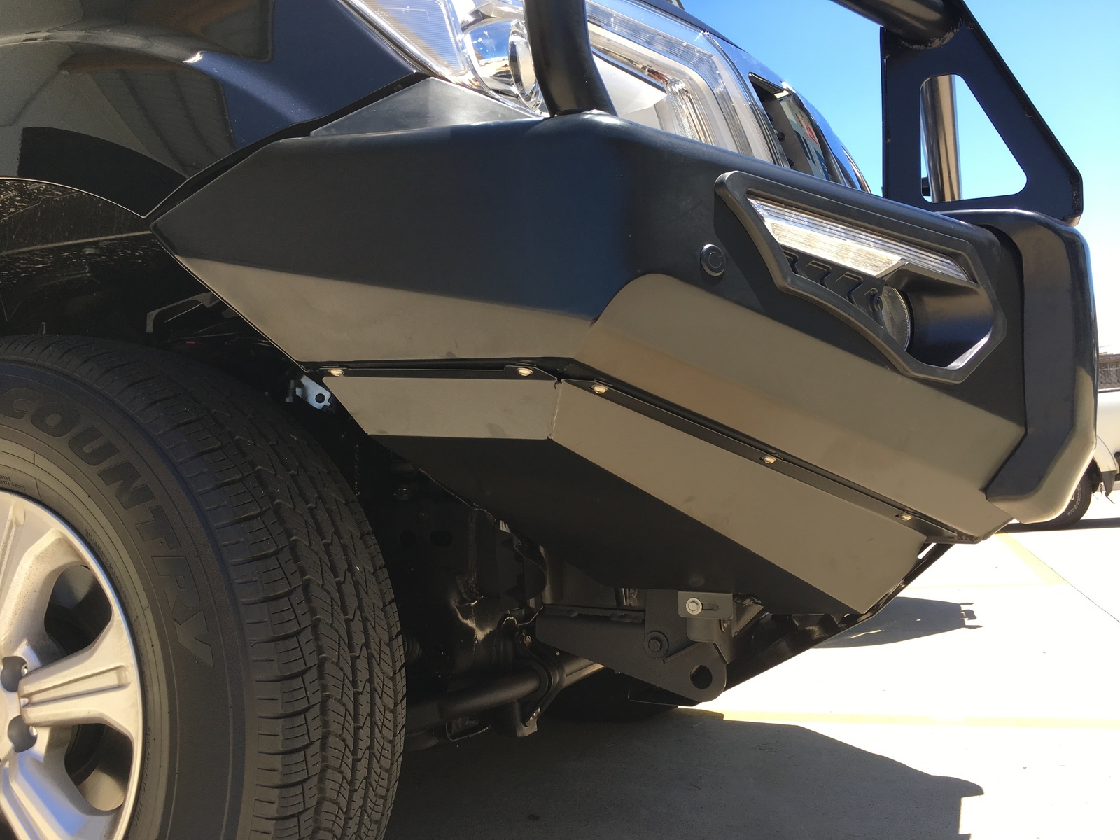 MCC 'PHOENIX A-FRAME BULLBAR W/ FOG & PLATES TO SUIT NISSAN NAVARA NP300 06/2015-ON & PATHFINDER R51 2011-13 (SMOOTH)