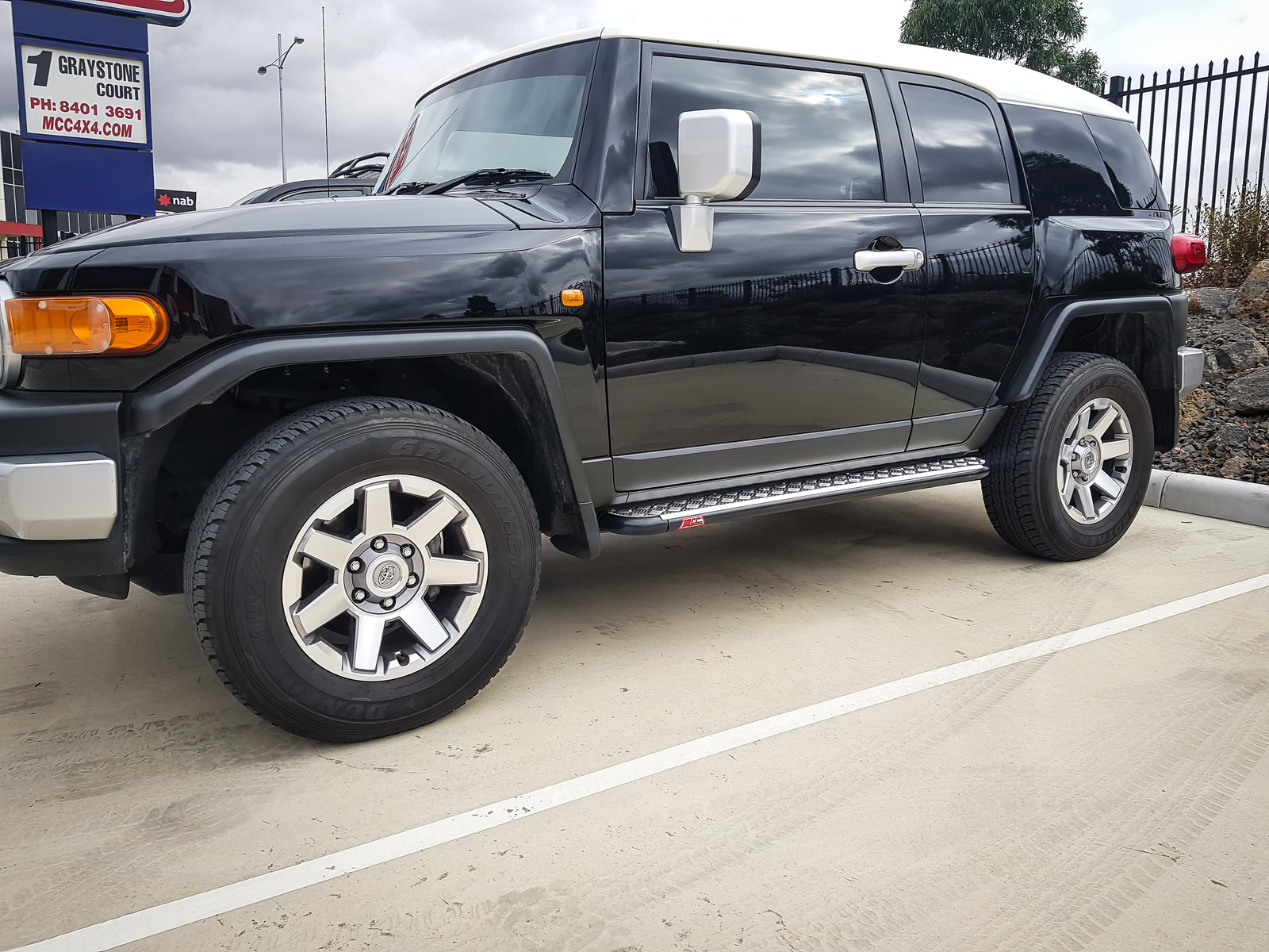 MCC SIDE STEP TO SUIT TOYOTA FJ CRUISER 2011-PRESENT