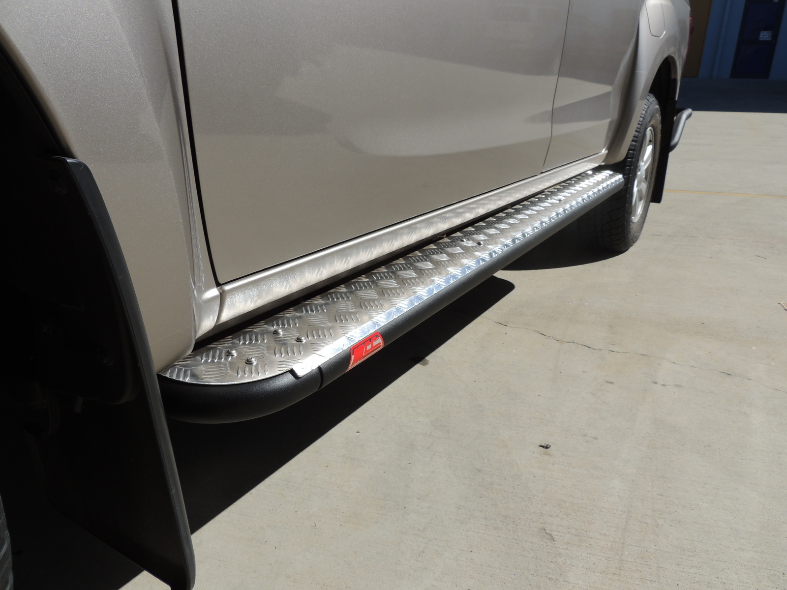 MCC BLACK SIDE STEP, RAIL & SWIVEL - TOYOTA LANDCRUISER PRADO 120 SERIES 2003-2009