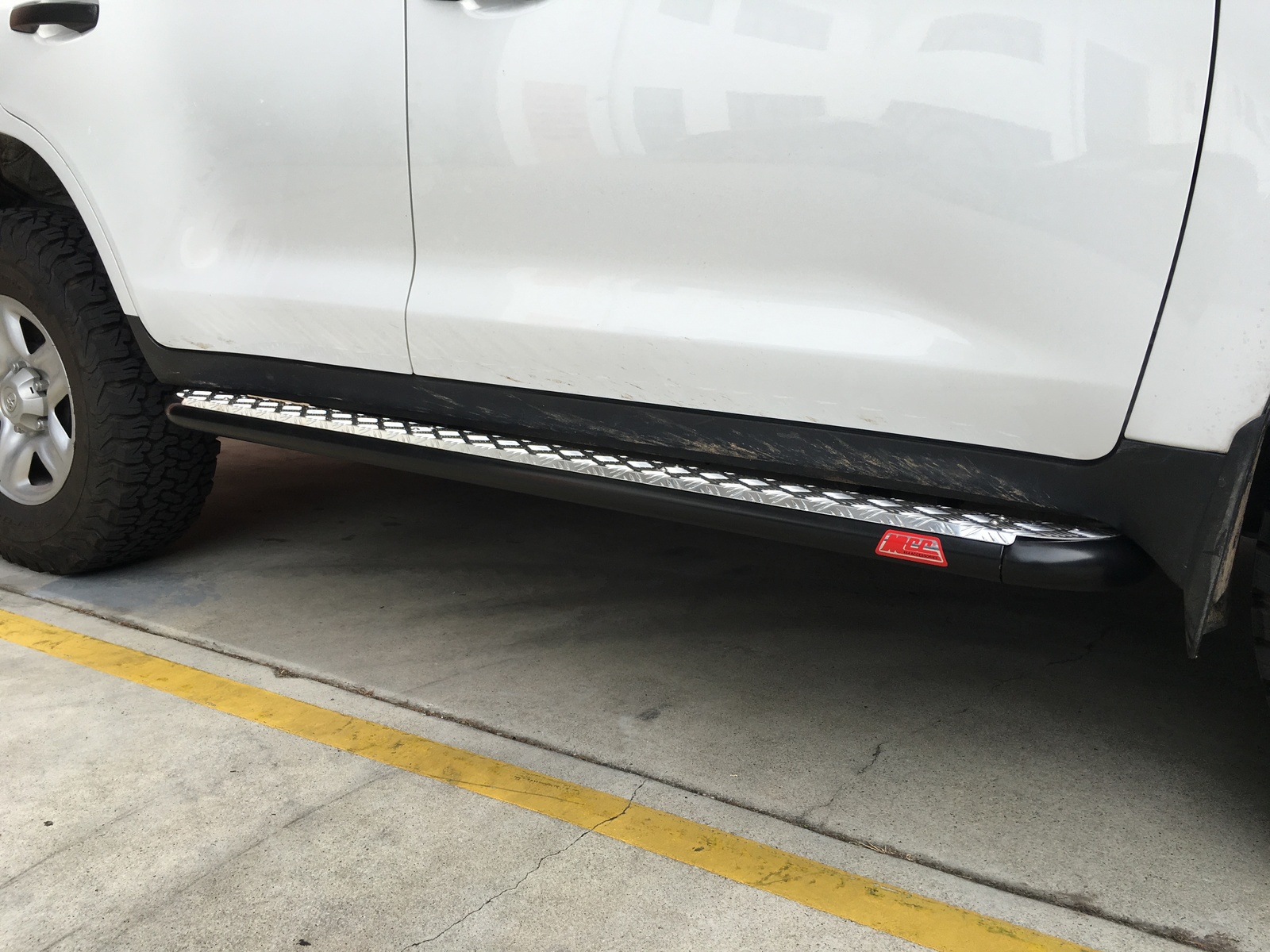 MCC SIDE STEP BLACK TO SUIT TOYOTA LANDCRUISER 200 SERIES 2007-2015 SECOND FACE LIFT (SERIES 3 ON)