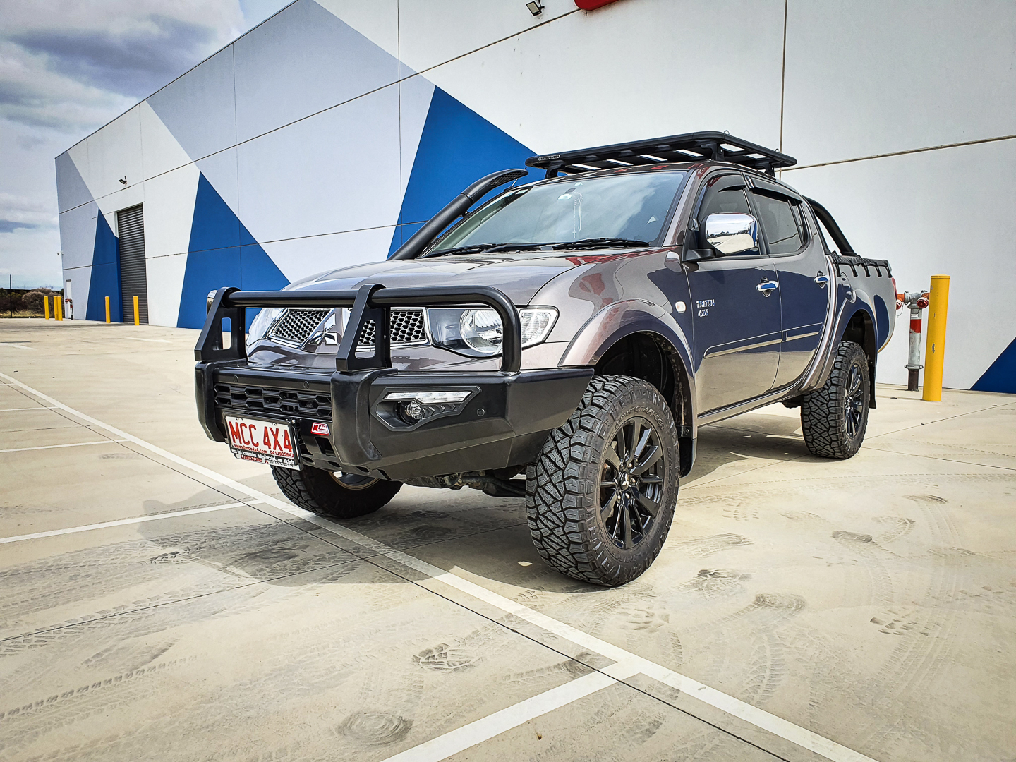 MCC PHEONIX A-FRAME W. FOG & PLATES TO SUIT MITSUBISHI TRITON ML, MN & CHALLENGER PB-PC