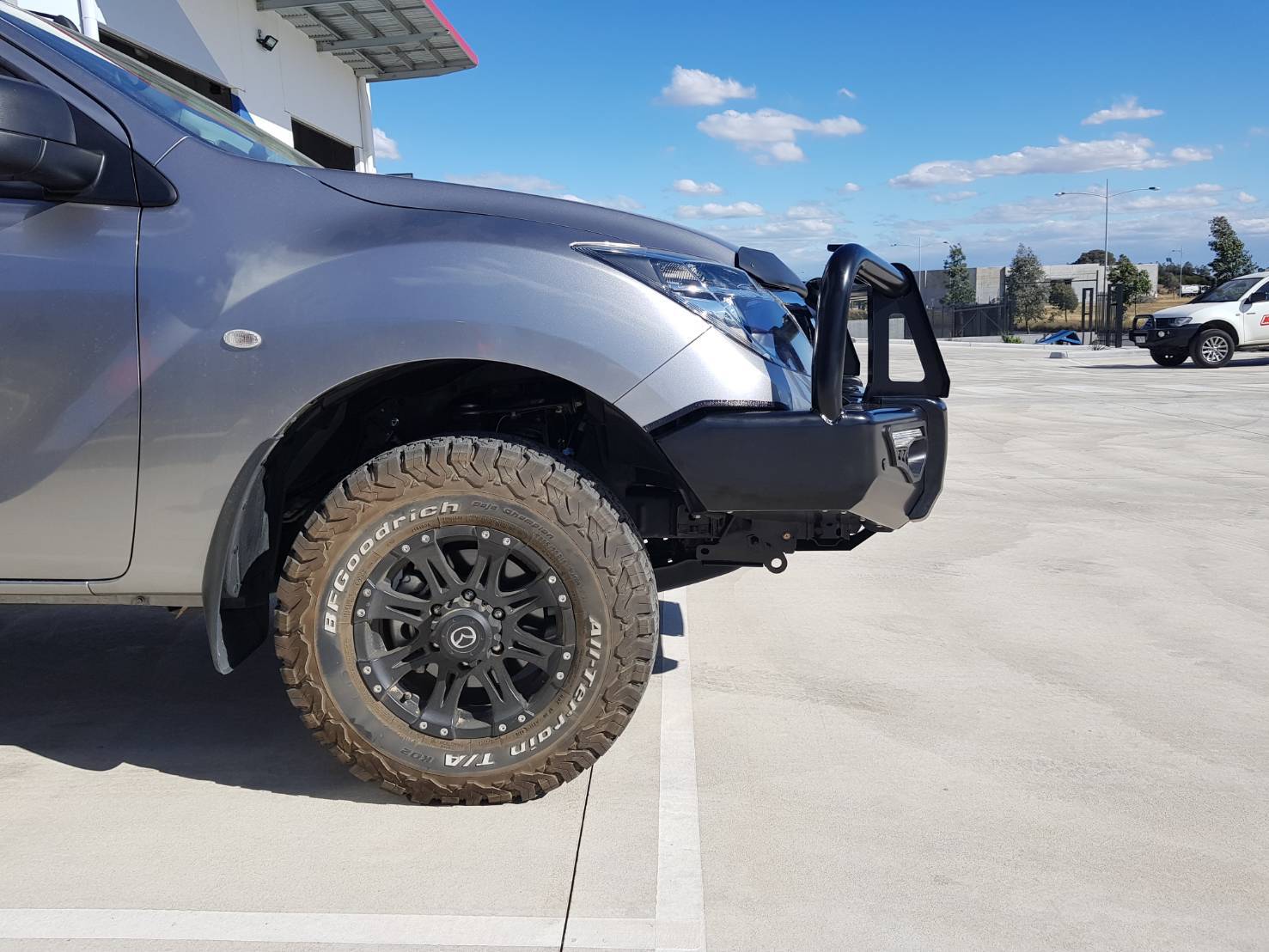 MCC 'PHOENIX A-FRAME BULLBAR WITH FOG LIGHT/PLATES