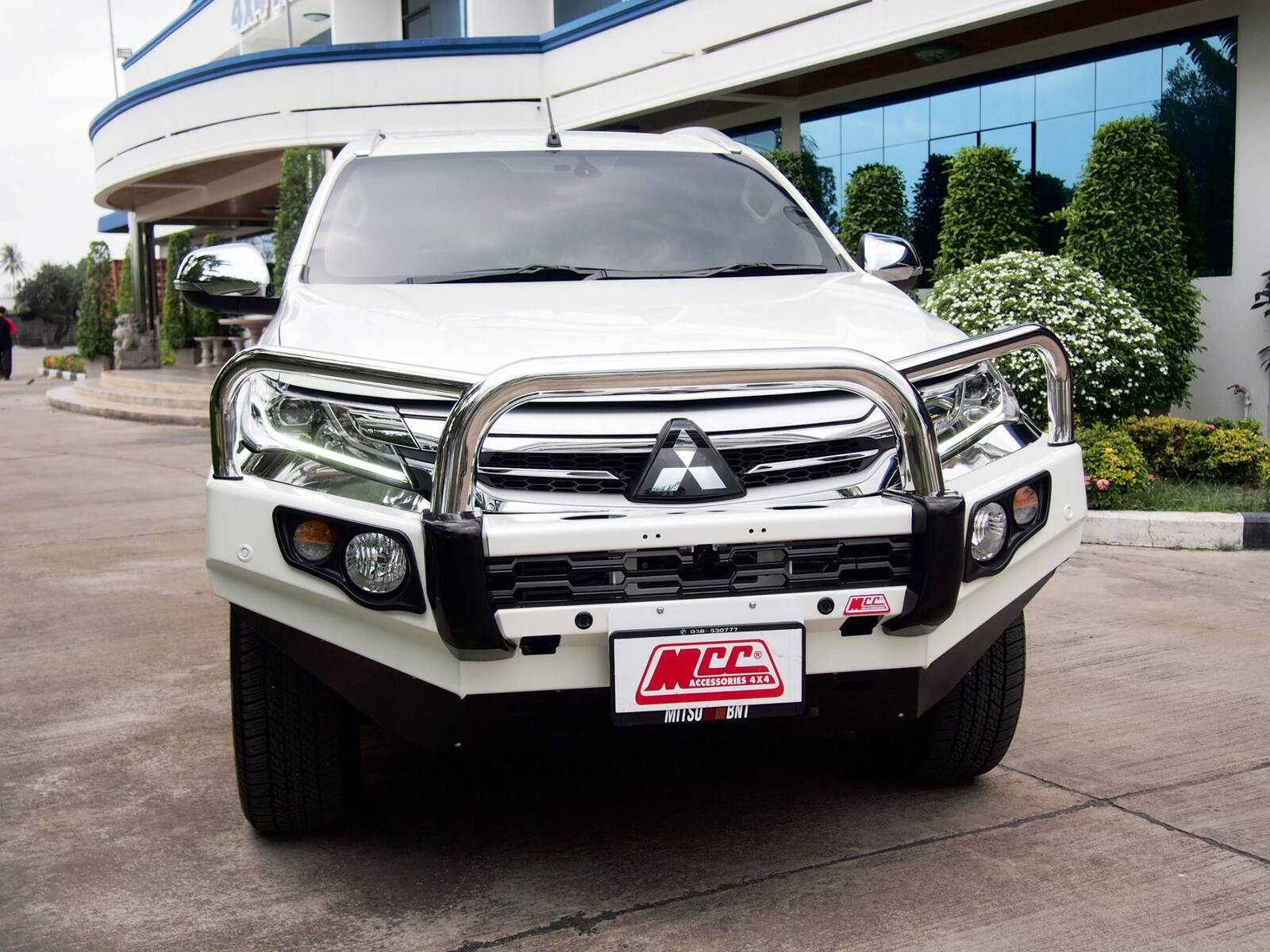 MCC STAINLESS TRIPLE LOOP FALCON BAR W/ FOG & PLATES TO SUIT MITSUBISHI PAJERO SPORT 12/2015-2020