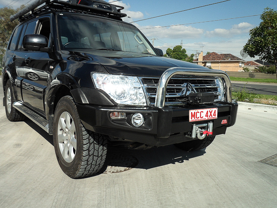 MCC FALCON STAINLESS SINGLE LOOP BULLBAR W/UBP TO SUIT MITSUBISHI PAJERO (NS,NW,NX,NT) 2006 - PRESENT