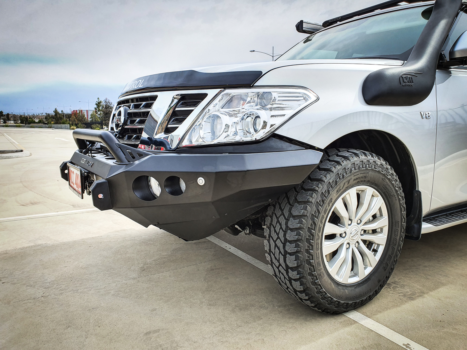 MCC ROCKER LOW LOOP BULLBAR W/ FOG & PLATES TO SUIT NISSAN PATROL GU Y62 02/2013-ON