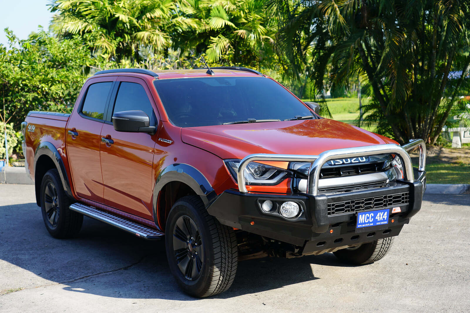 MCC FALCON STAINLESS TRIPLE LOOP BULL BAR - ISUZU DMAX 2020 on