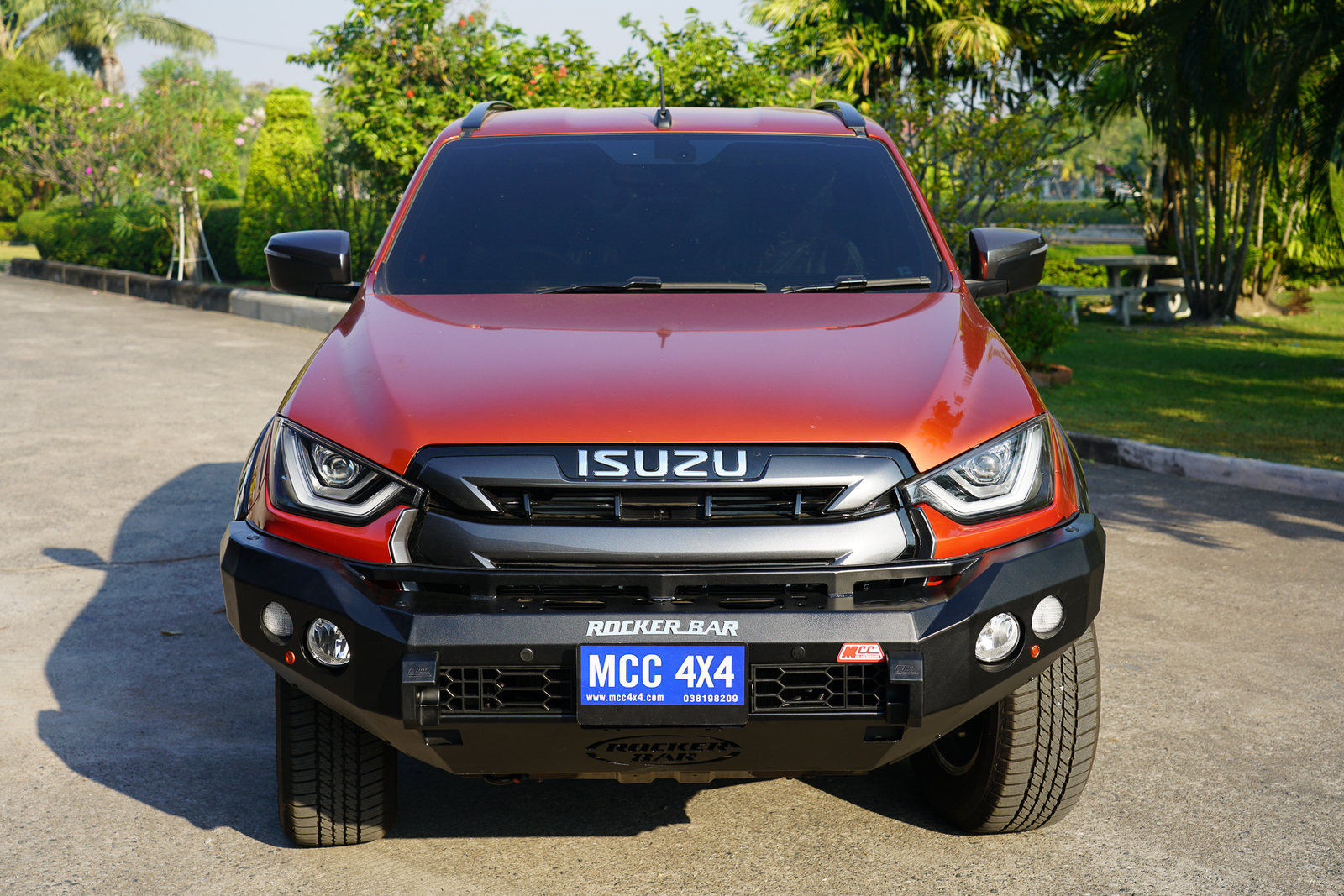 MCC ROCKER BULLBARS W/FOGS TO SUIT ISUZU DMAX 2020