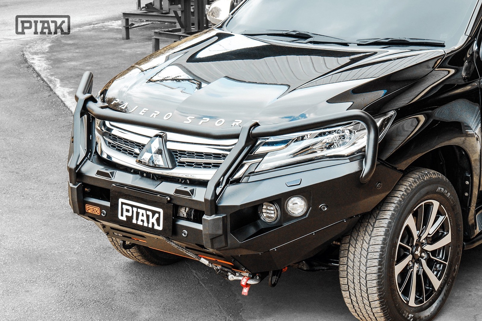 PIAK ELITE POST BAR W/ BLACK TOW POINTS TO SUIT MITSUBISHI PAJERO SPORT QE (2016-2019) (replaces OE Washer Bottle)