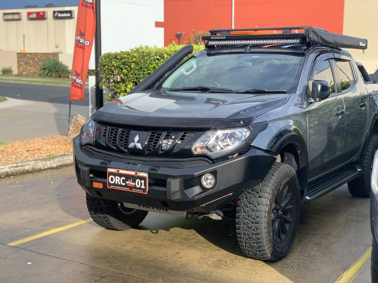 PIAK ELITE NON LOOP BAR W/BLACK TOW POINTS TO SUIT MITSUBISHI TRITON MQ (01/2015-11/2018)