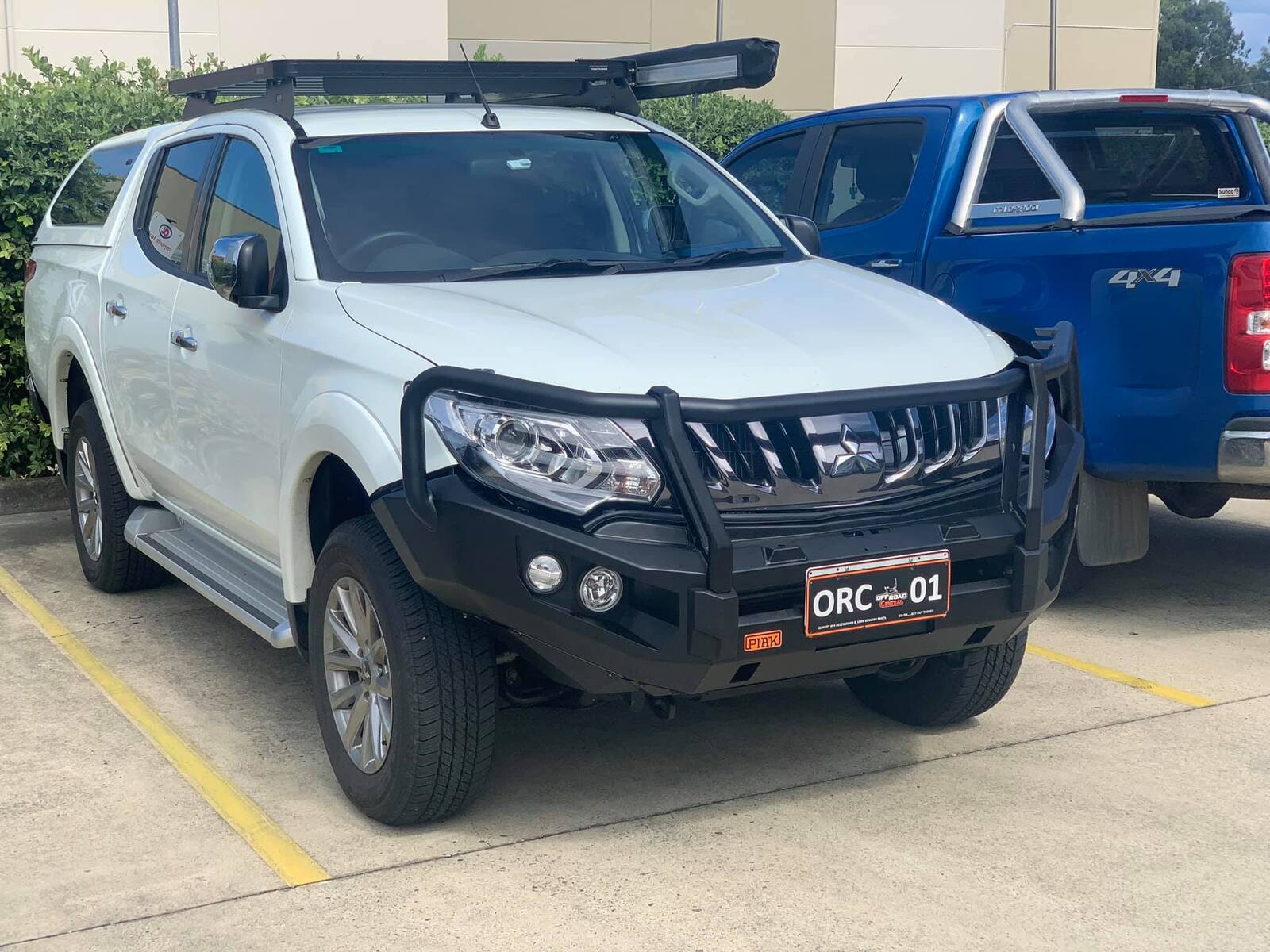 PIAK ELITE POST BAR W/ BLACK TOW POINTS TO SUIT MITSUBISHI TRITON MQ (01/2015 - 11/2018)