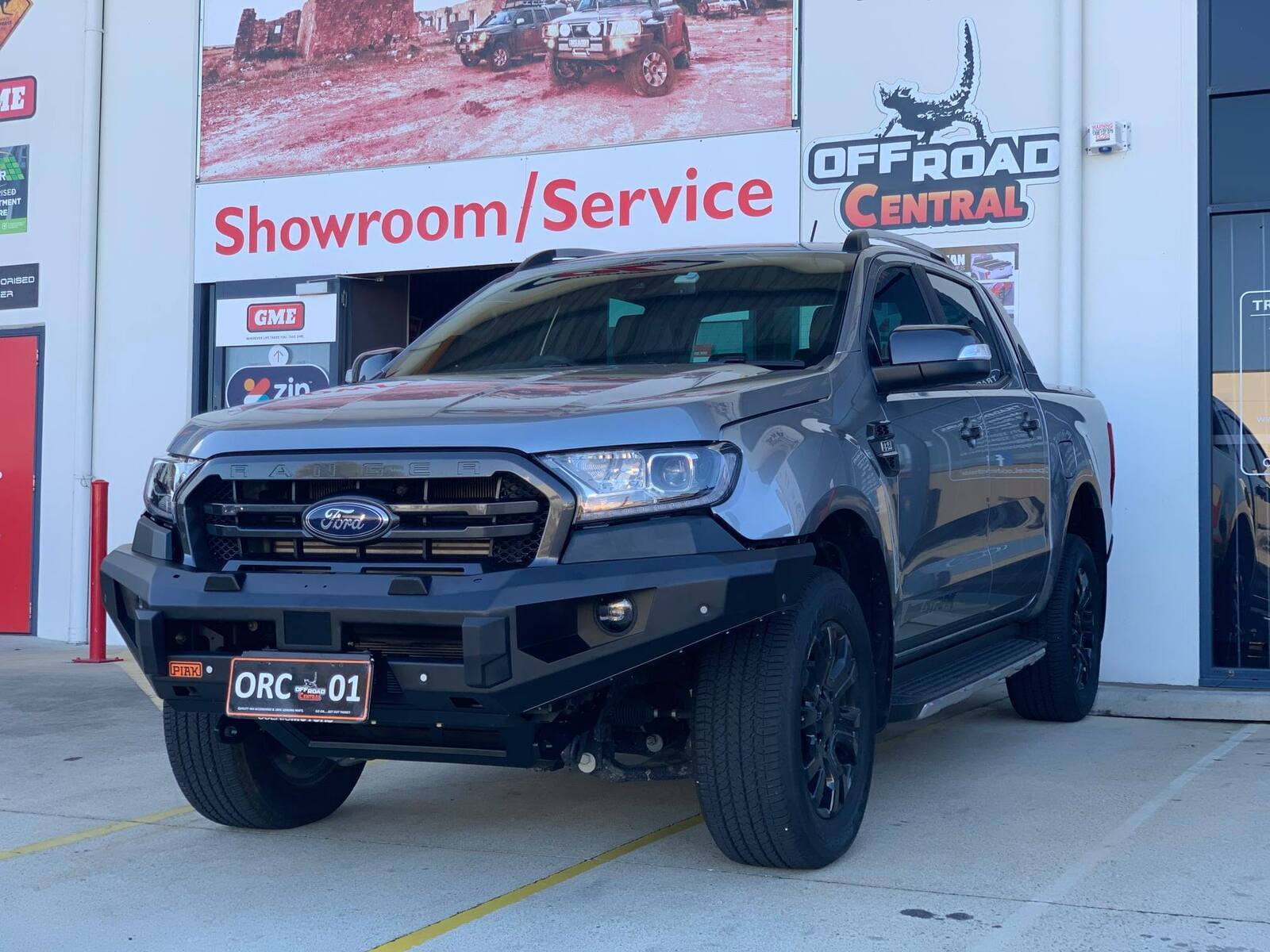 PIAK ELITE NON-LOOP BAR W/ BLACK TOW POINTS & UBP TO SUIT FORD RANGER & EVEREST (2015-2021)
