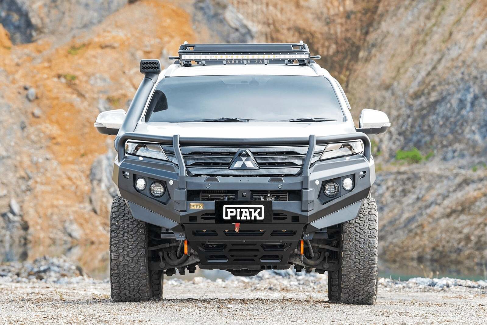 PIAK ELITE POST BAR W/BLACK TOW POINTS & BLACK UBP TO SUIT MITSUBISHI PAJERO SPORT QF (2020-ON)