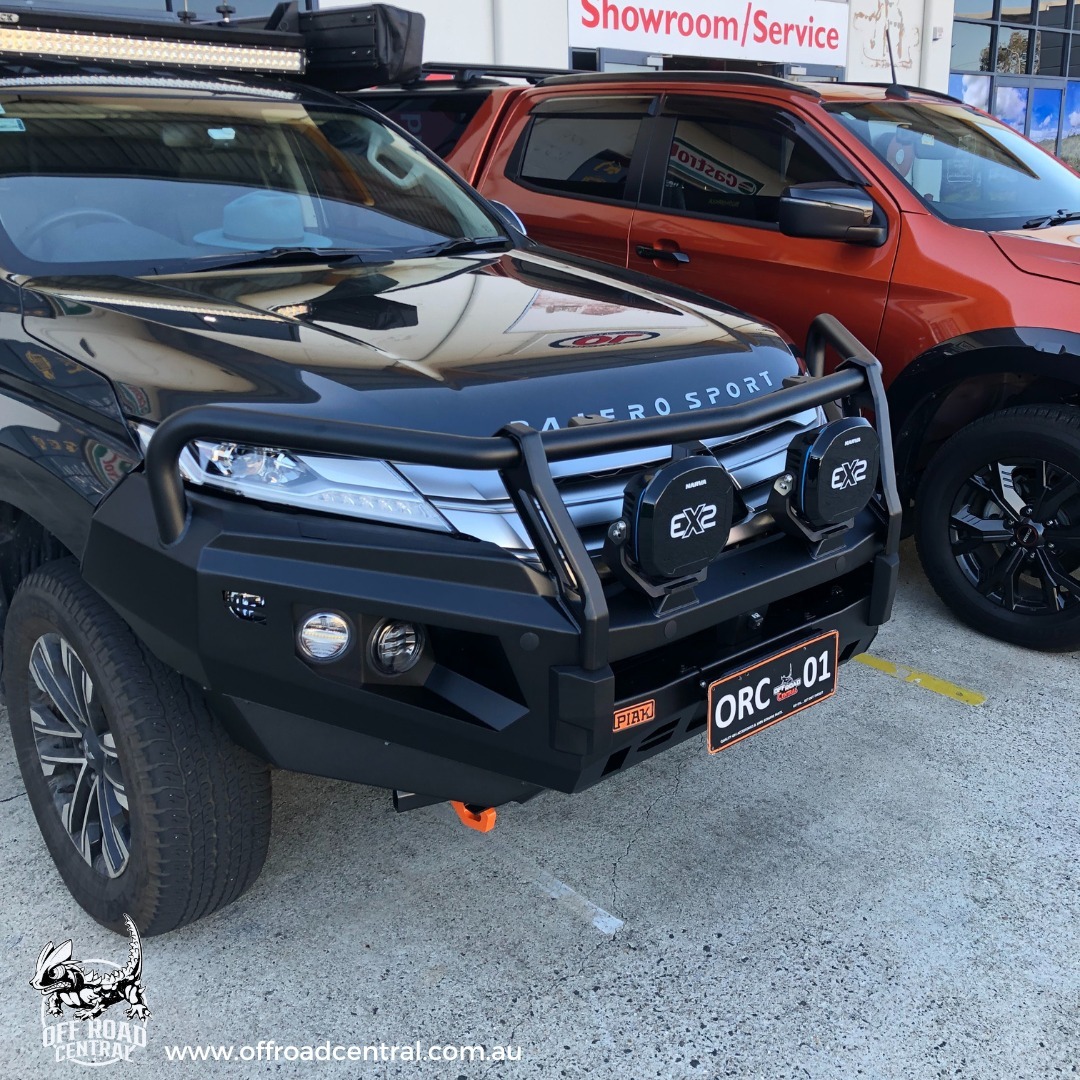 PIAK ELITE POST BAR W/ORANGE TOW POINTS & BLACK UBP TO SUIT MITSUBISHI PAJERO SPORT QF (2020-ON)