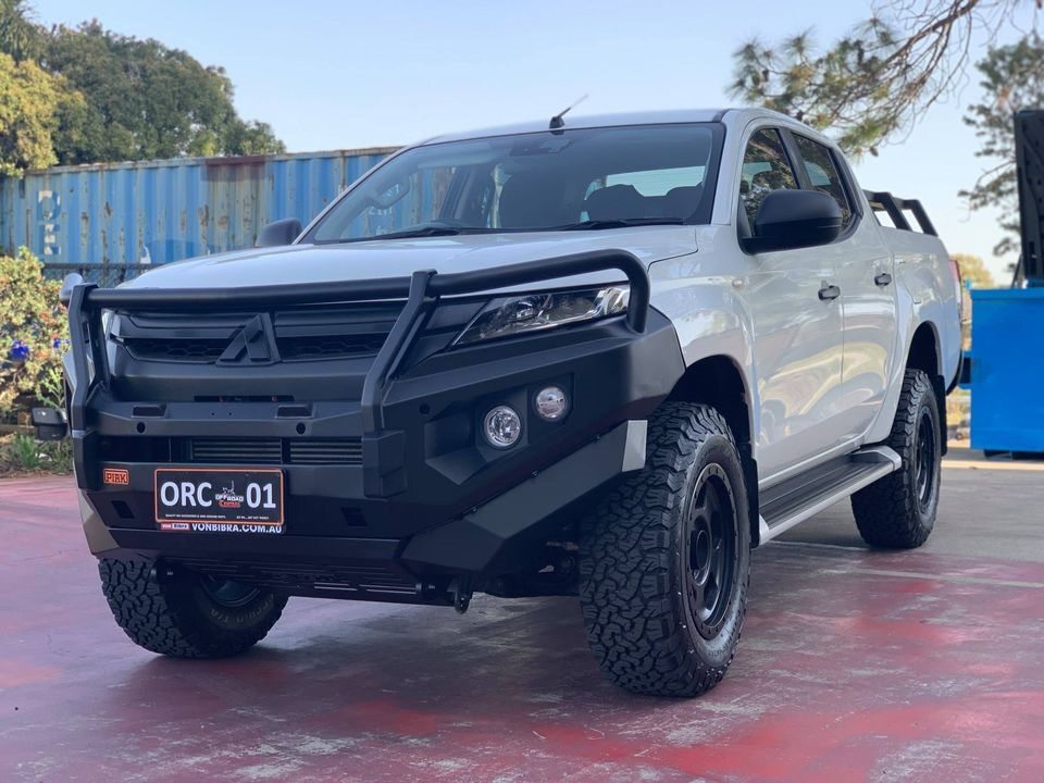 PIAK ELITE POST BAR W/ BLACK TOW POINTS & UBP TO SUIT MITSUBISHI TRITON (11/2018-ON)