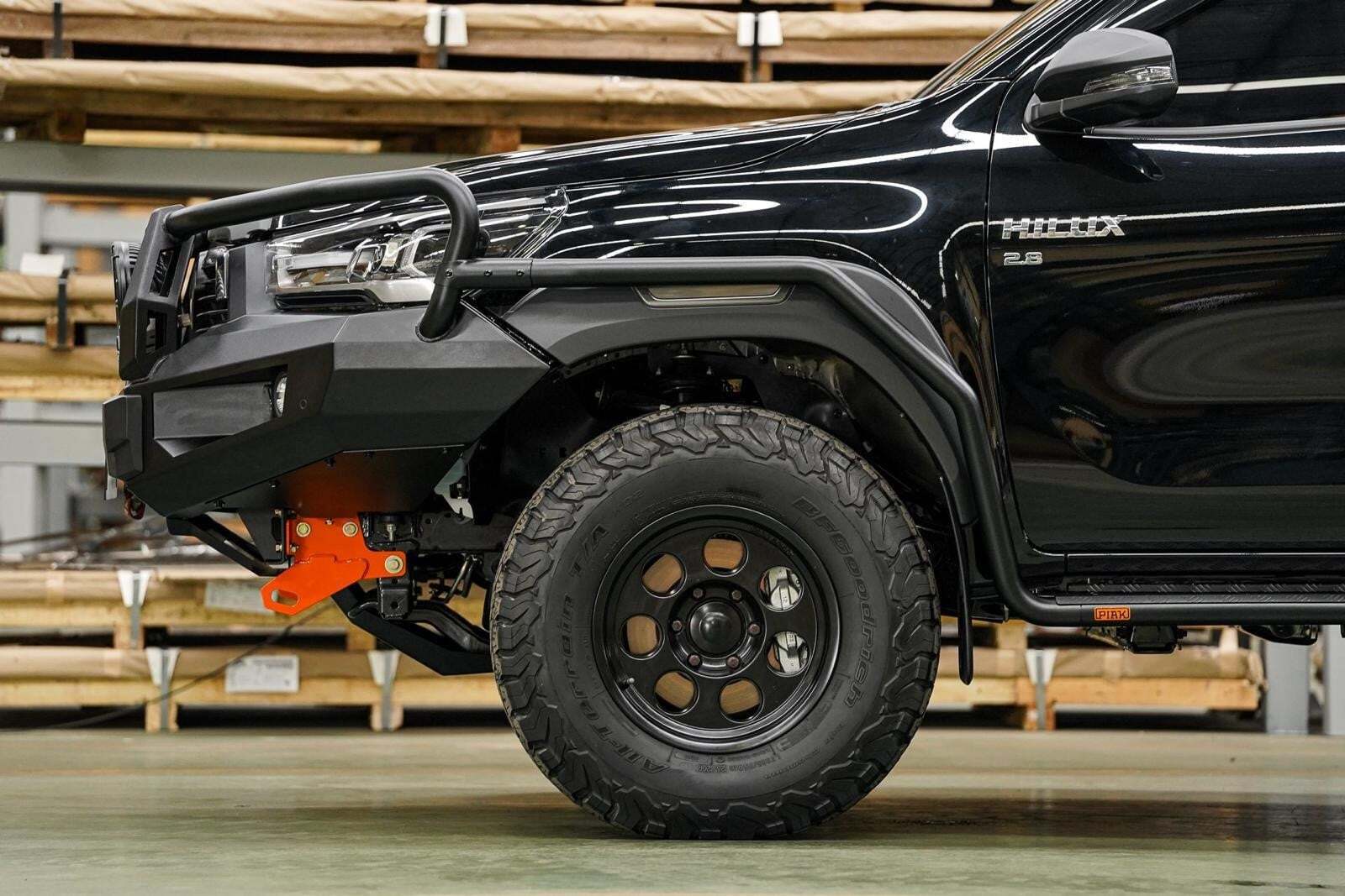 PIAK ELITE POST BAR W/ORANGE TOW POINTS & ORANGE UBP TO SUIT TOYOTA HILUX (2020-ON)