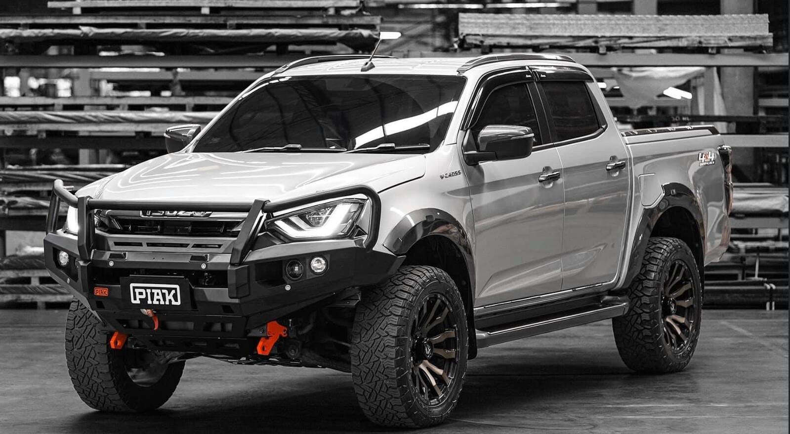 PIAK ELITE POST BAR W/ORANGE TOW POINTS & BLACK UBP TO SUIT ISUZU DMAX (2020-ON)