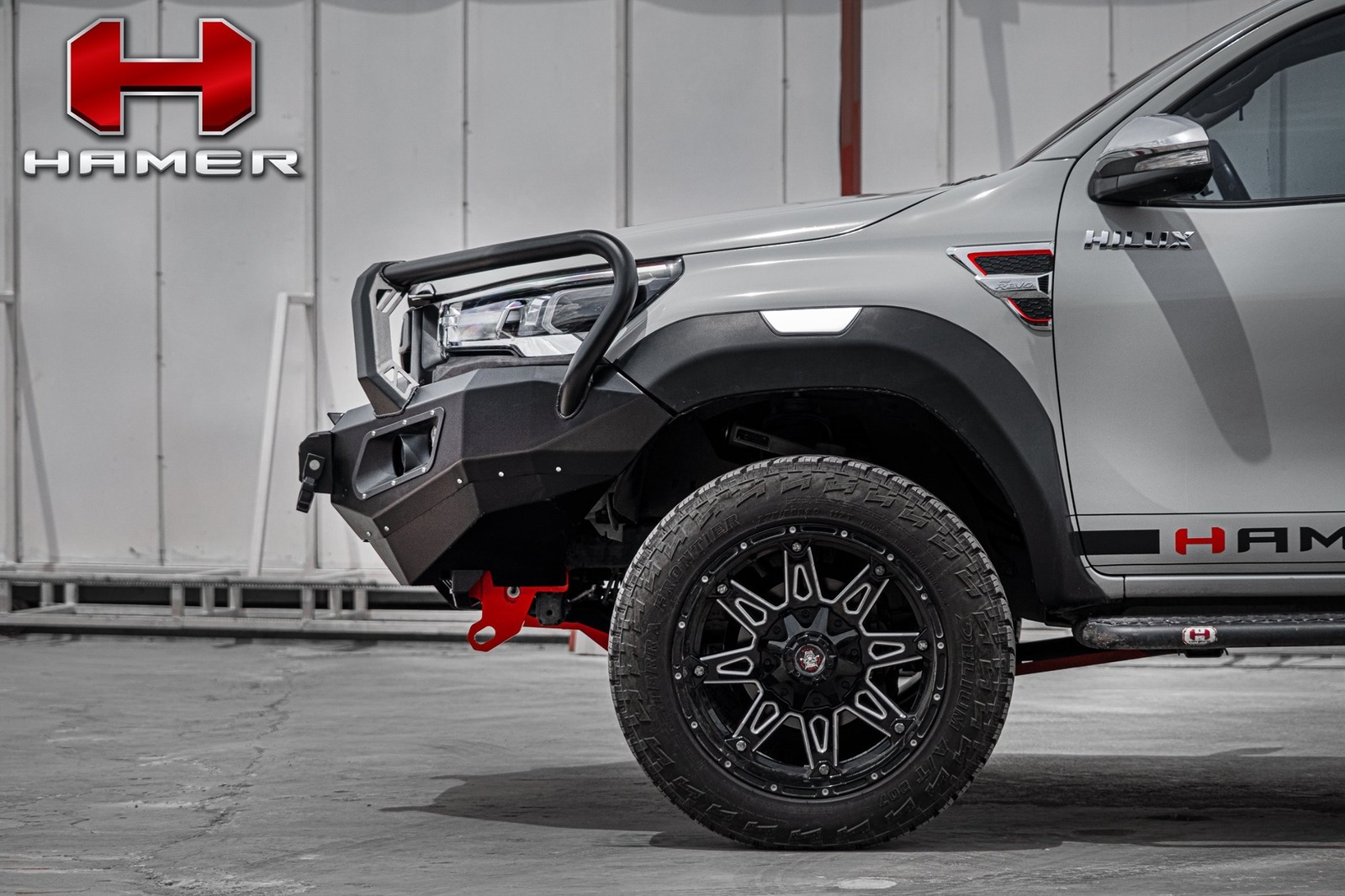 HAMER KING SERIES PLUS BULL BAR TO SUIT TOYOTA HILUX W/FENDERS (2020-ON)