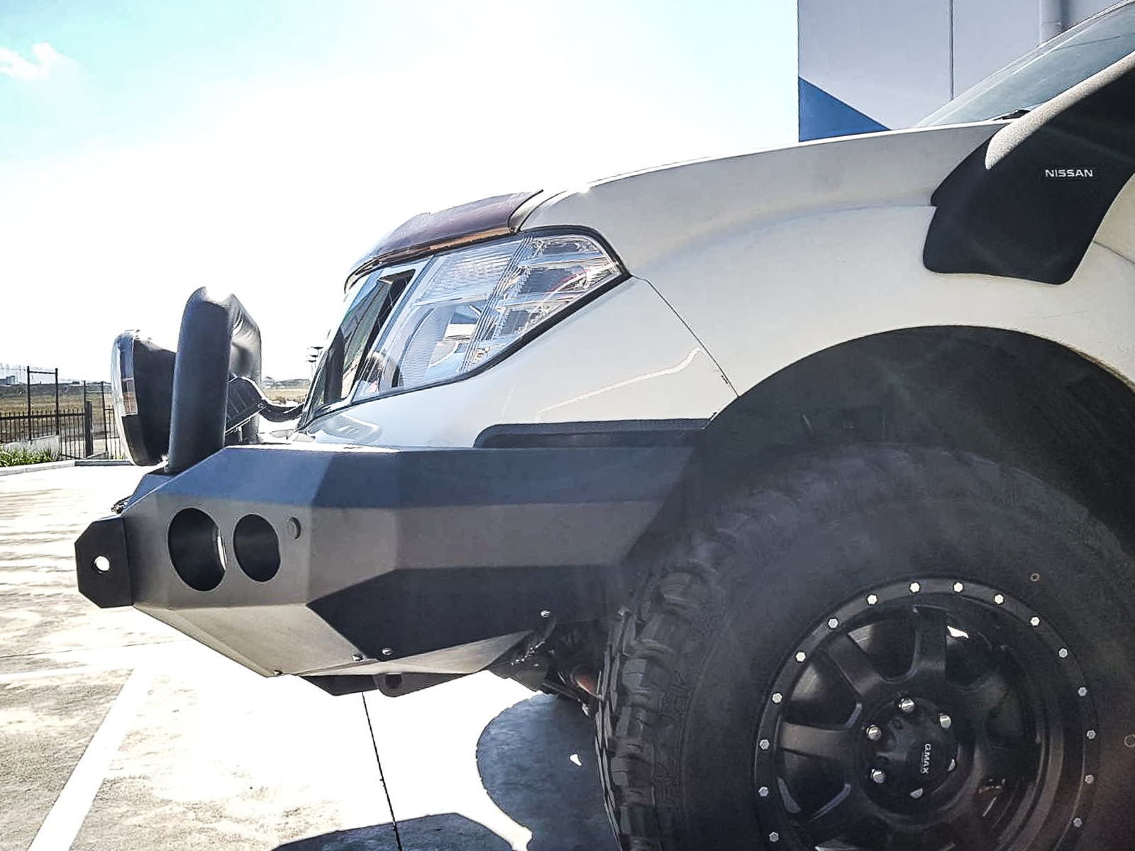 MCC ROCKER NO LOOP W/ FOGS TO SUIT NISSAN NAVARA D40 11-15 & PATHFINDER R51 11-13 (SMOOTH)
