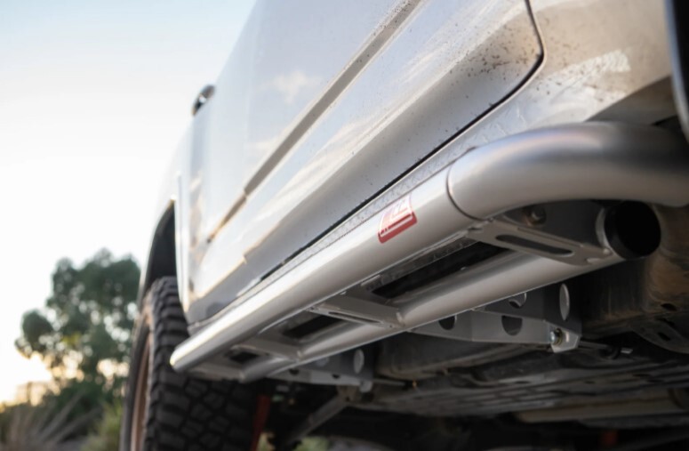 MCC SIDE STEP (CHROME STEP PLATE) TO SUIT TOYOTA LANDCRUISER 300 SERIES 2022-ON