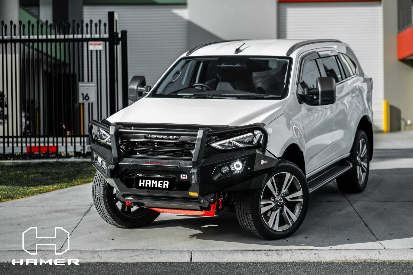 HAMER KING SERIES PLUS 3 LOOP BULL BAR TO SUIT ISUZU MU-X (2021-ON)