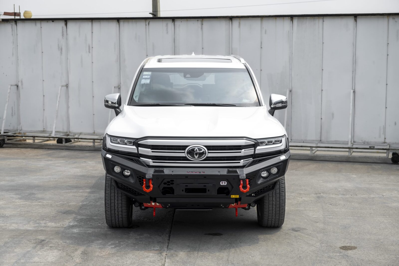 HAMER KING SERIES BULL BAR TO SUIT TOYOTA LAND CRUISER 300 SERIES (2021-ON)