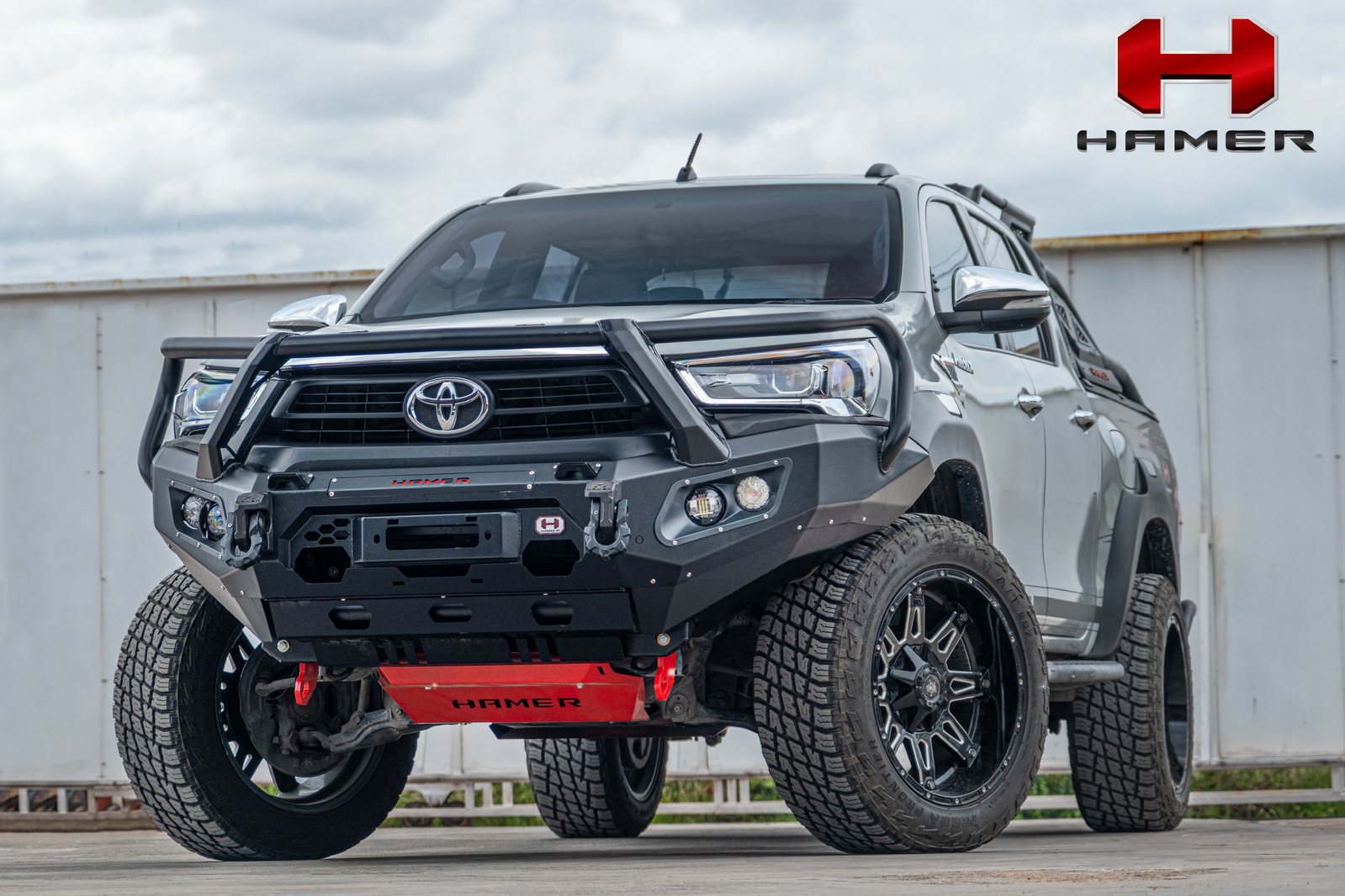 HAMER KING SERIES PLUS BULL BAR TO SUIT TOYOTA HILUX W/O FENDERS (2020-ON)