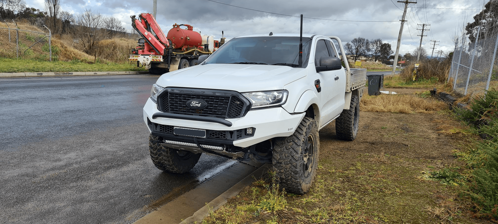 GMF 4X4 UHF ANTENNA BONNET BRACKET (DRIVER SIDE) TO SUIT FORD RANGER, RAPTOR & EVEREST (2011-2021)