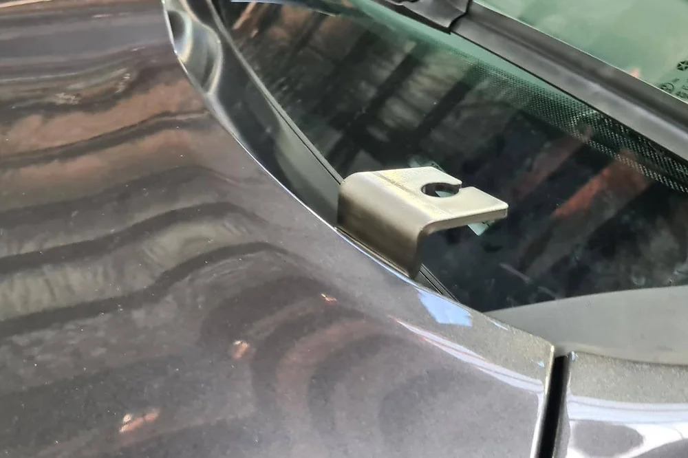 GMF 4X4 UHF ANTENNA BONNET BRACKET (DRIVER SIDE) TO SUIT RAM 1500 DT W/FACTORY WIPER ARM (2019-ON)