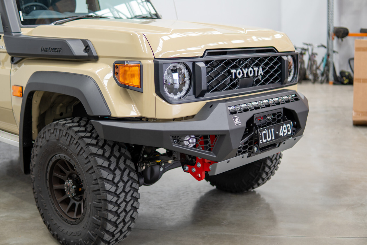 OFFROAD ANIMAL PREDATOR BULL BAR TO SUIT DUAL CAB FACELIFT 70 SERIES TOYOTA LAND CRUISER (2024-ON)