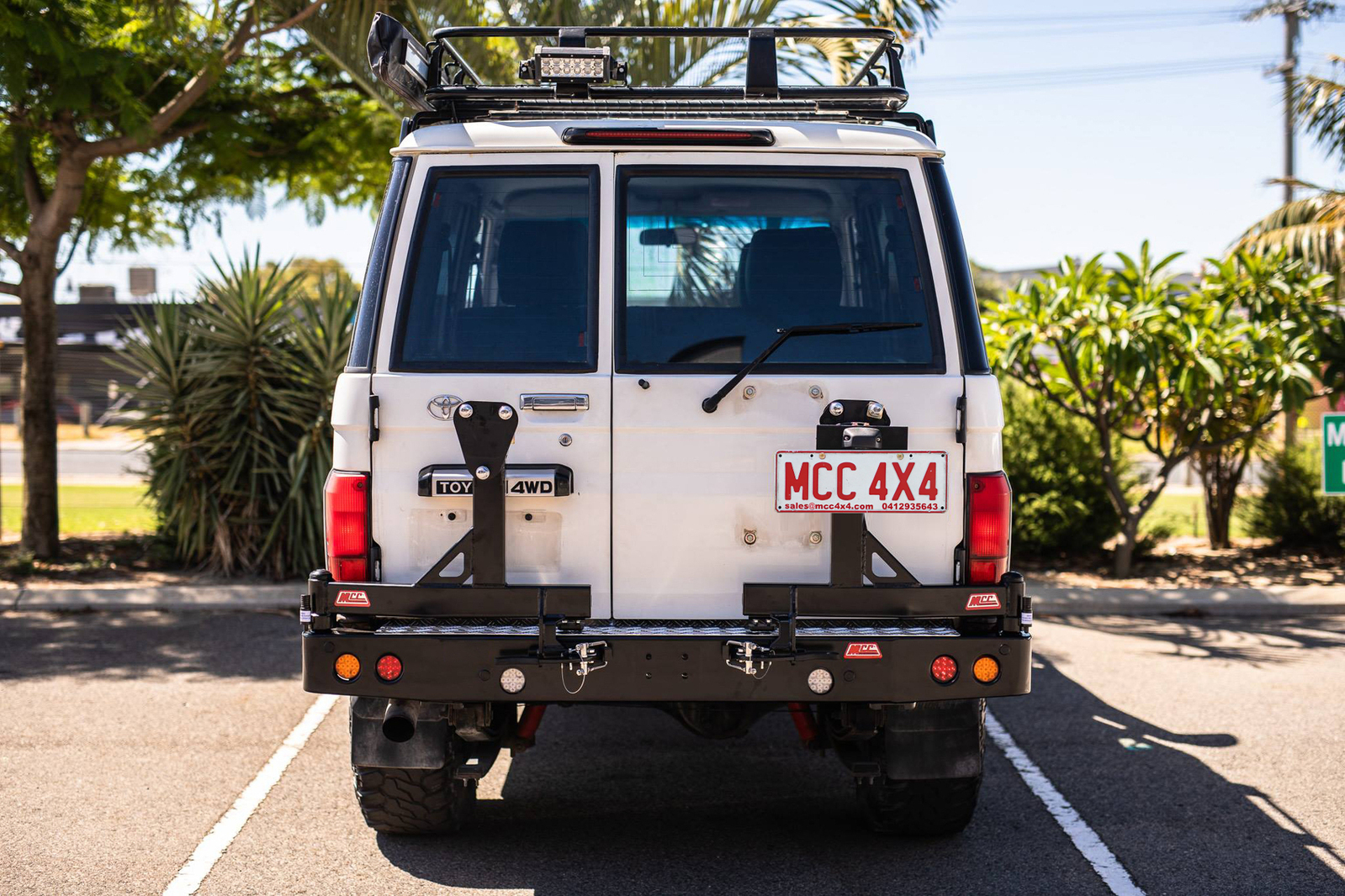 MCC WHEEL CARRIER AND DUAL JERRY CAN - TOYOTA LANDCRUISER 70 SERIES 1984-03/2007