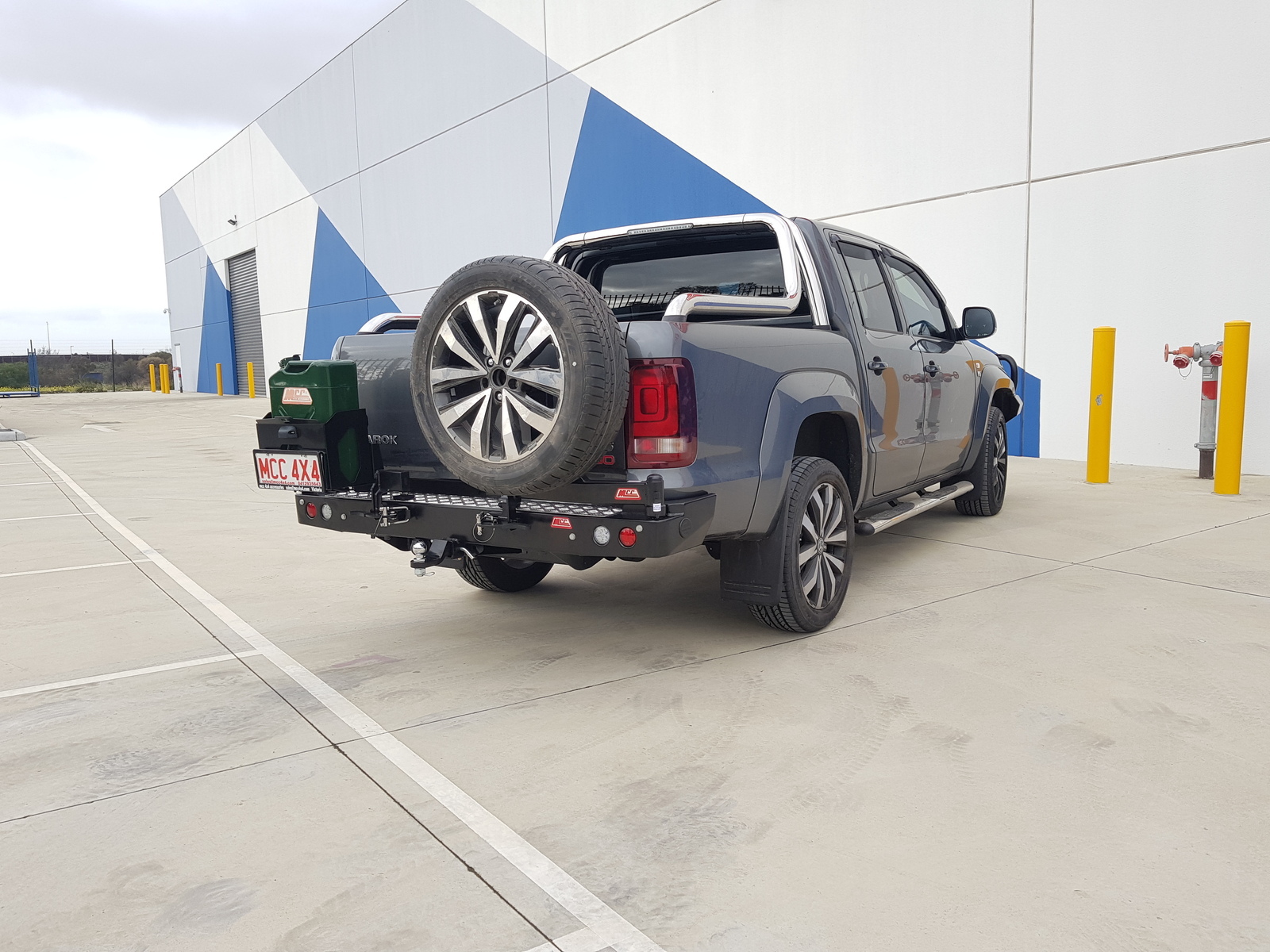 MCC SINGLE WHEEL CARRIER AND DUAL JERRY CAN TO SUIT VOLKSWAGEN AMAROK 2011 ON