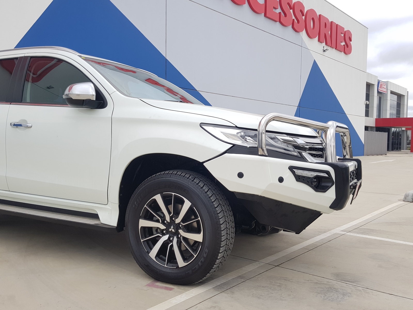 MCC PHOENIX STAINLESS TRIPLE LOOP W/ FOG & PLATES TO SUIT MITSUBISHI PAJERO SPORT 12/2015-2020