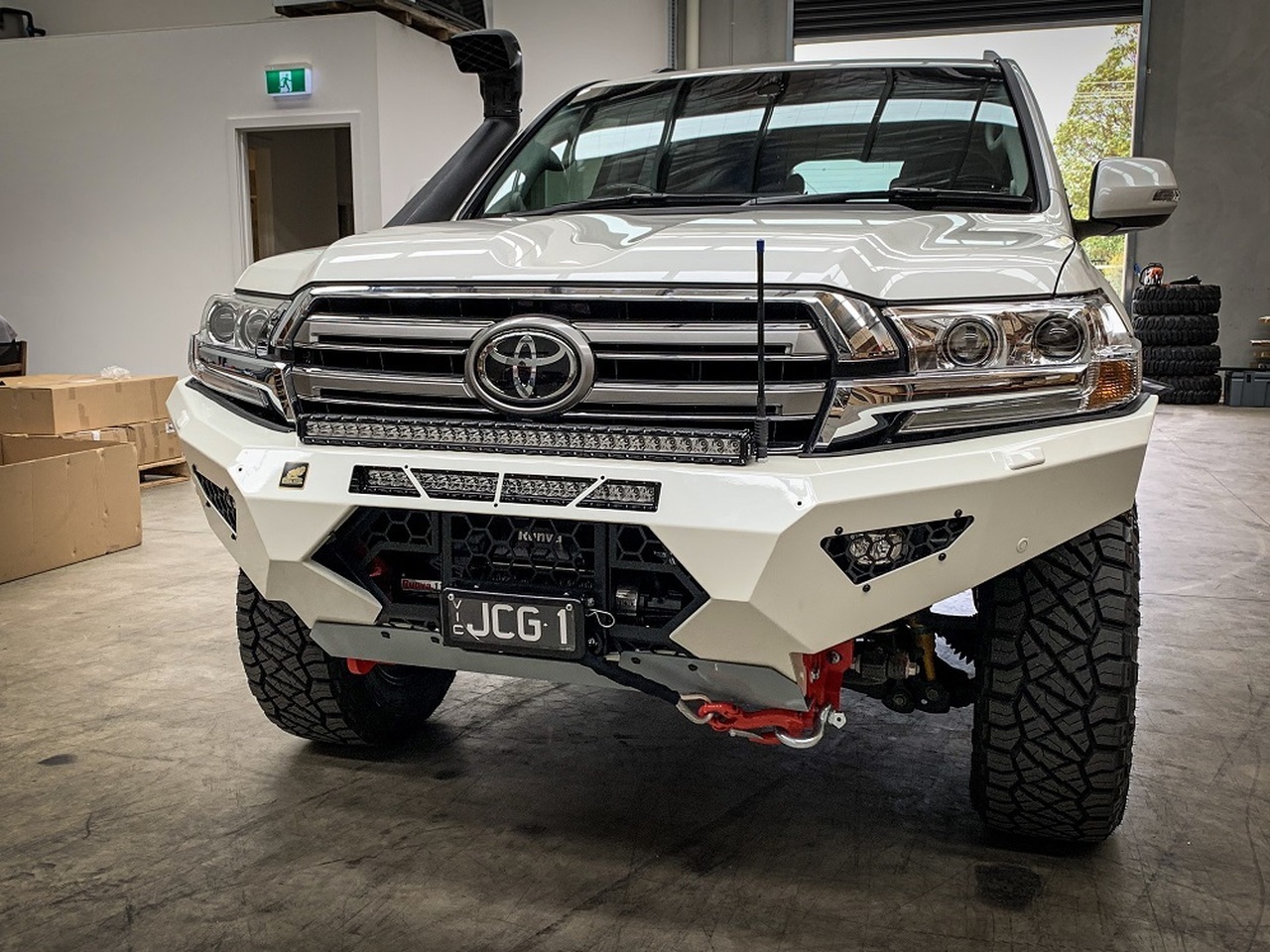 Offroad Animal Predator Bull Bar To Suit Toyota Land Cruiser 200 Series (2015-2021)