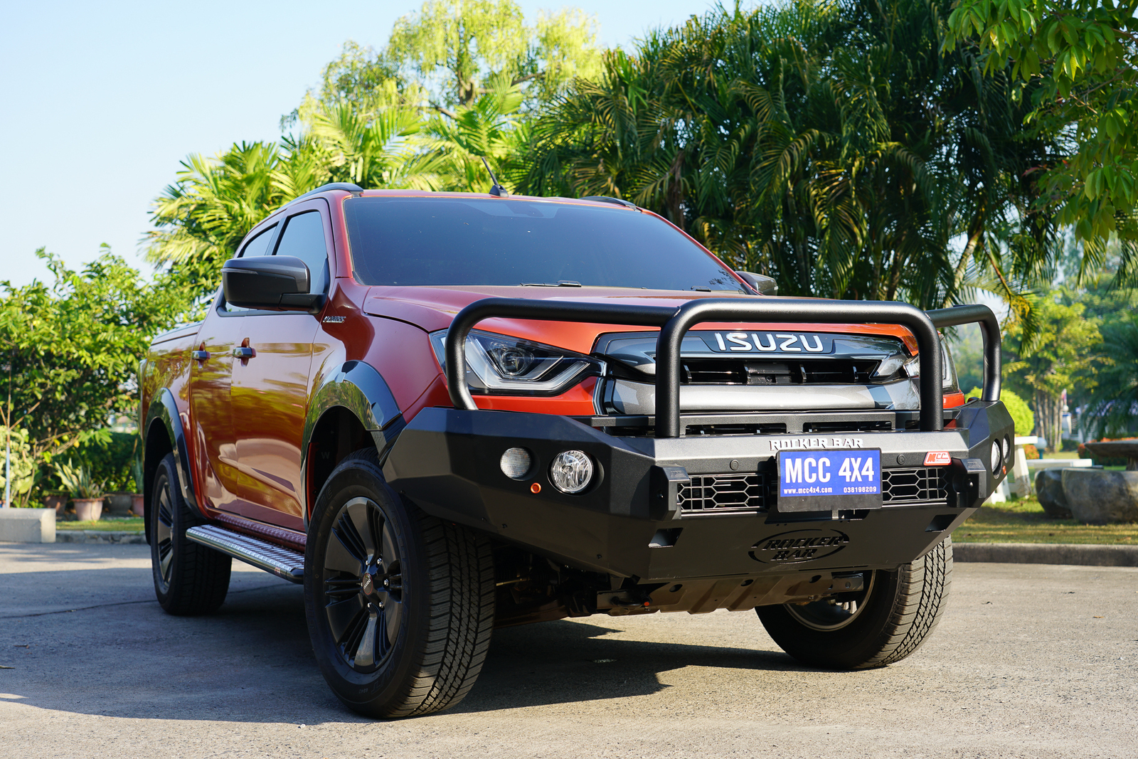 MCC ROCKER BULLBARS W/FOGS TO SUIT ISUZU DMAX 2020