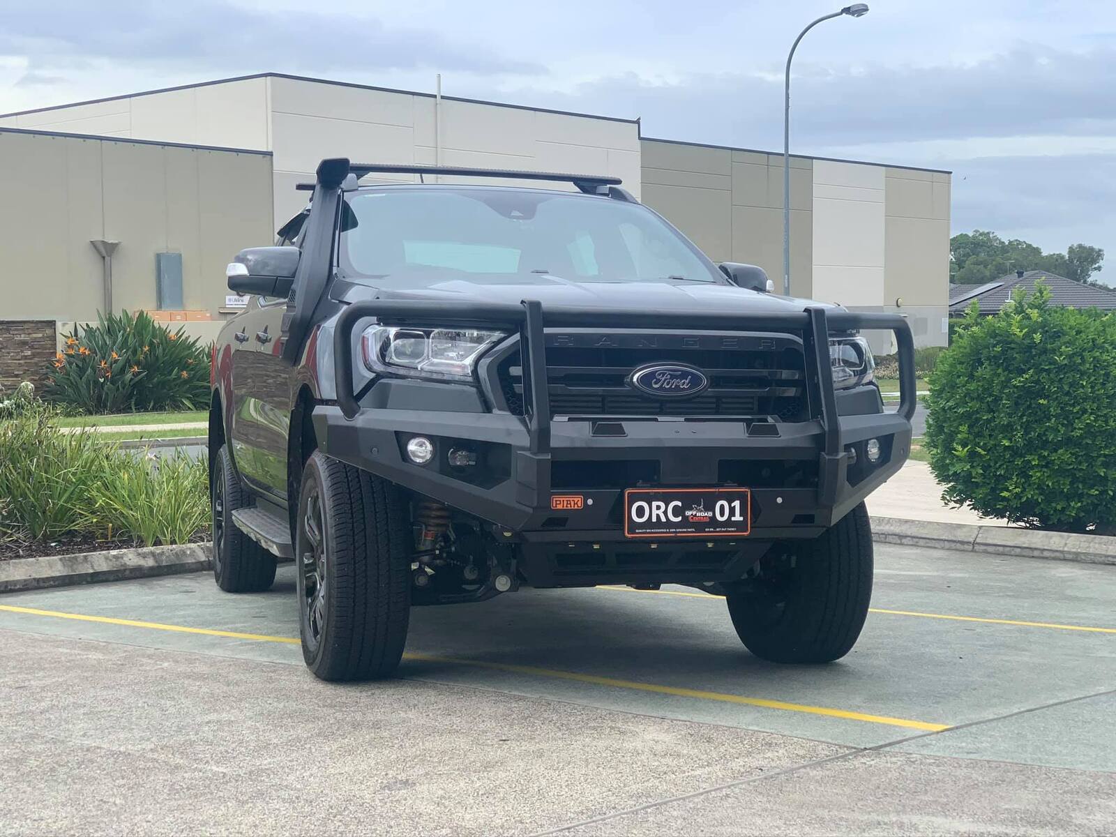 PIAK ELITE POST BAR W/ BLACK TOW POINTS & UNDER BAR PLATES TO SUIT FORD RANGER & EVEREST (2015-2021)