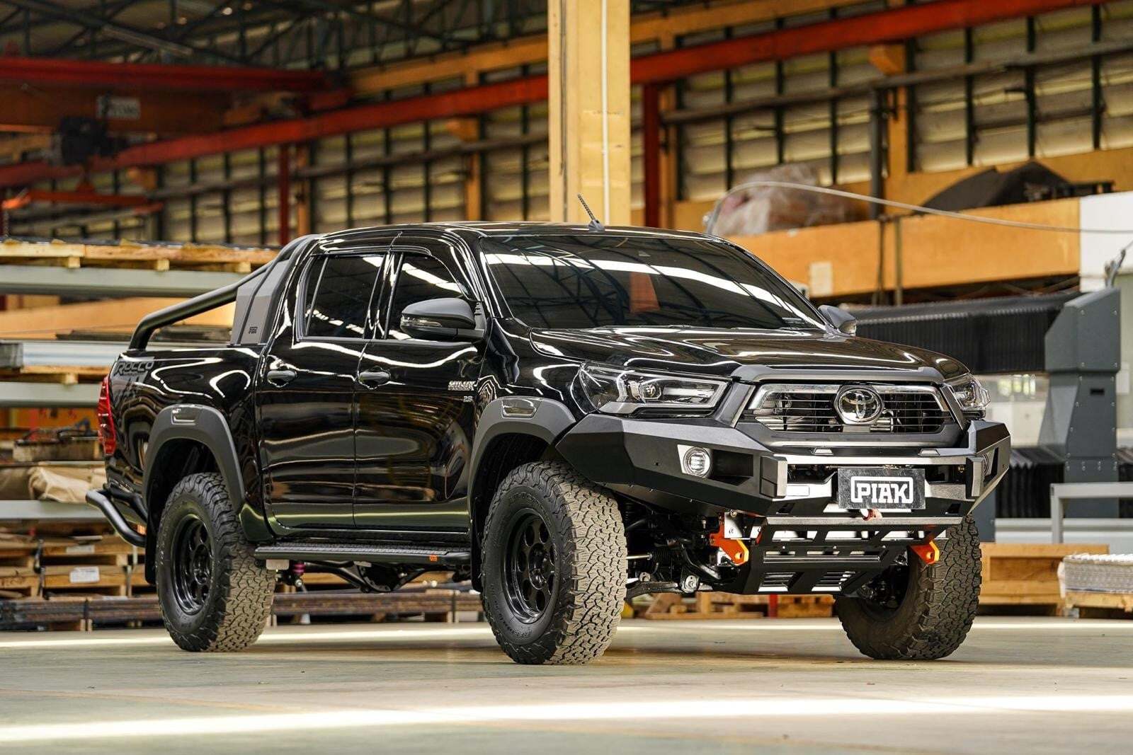 PIAK ELITE NO LOOP BAR W/BLACK TOW POINTS & BLACK UBP TO SUIT TOYOTA HILUX (2020-ON)