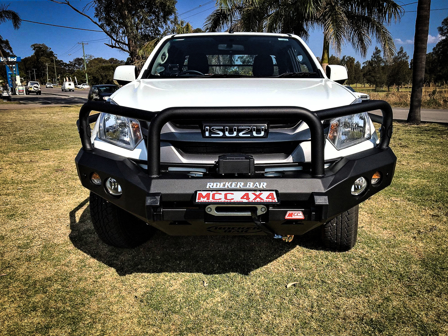 MCC ROCKER WELDED TRIPLE LOOP W/ FOG & PLATES TO SUIT ISUZU DMAX (2017-2020)