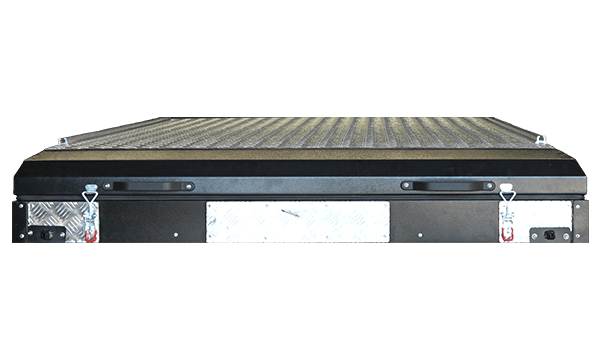 THE BUSH CO. Classic Clamshell Rooftop Tent
