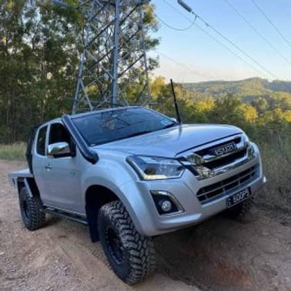 GMF 4X4 UHF ANTENNA BONNET BRACKET (PASSENGER SIDE) TO SUIT ISUZU D-MAX (2012-2020) & MU-X (2012-2021)