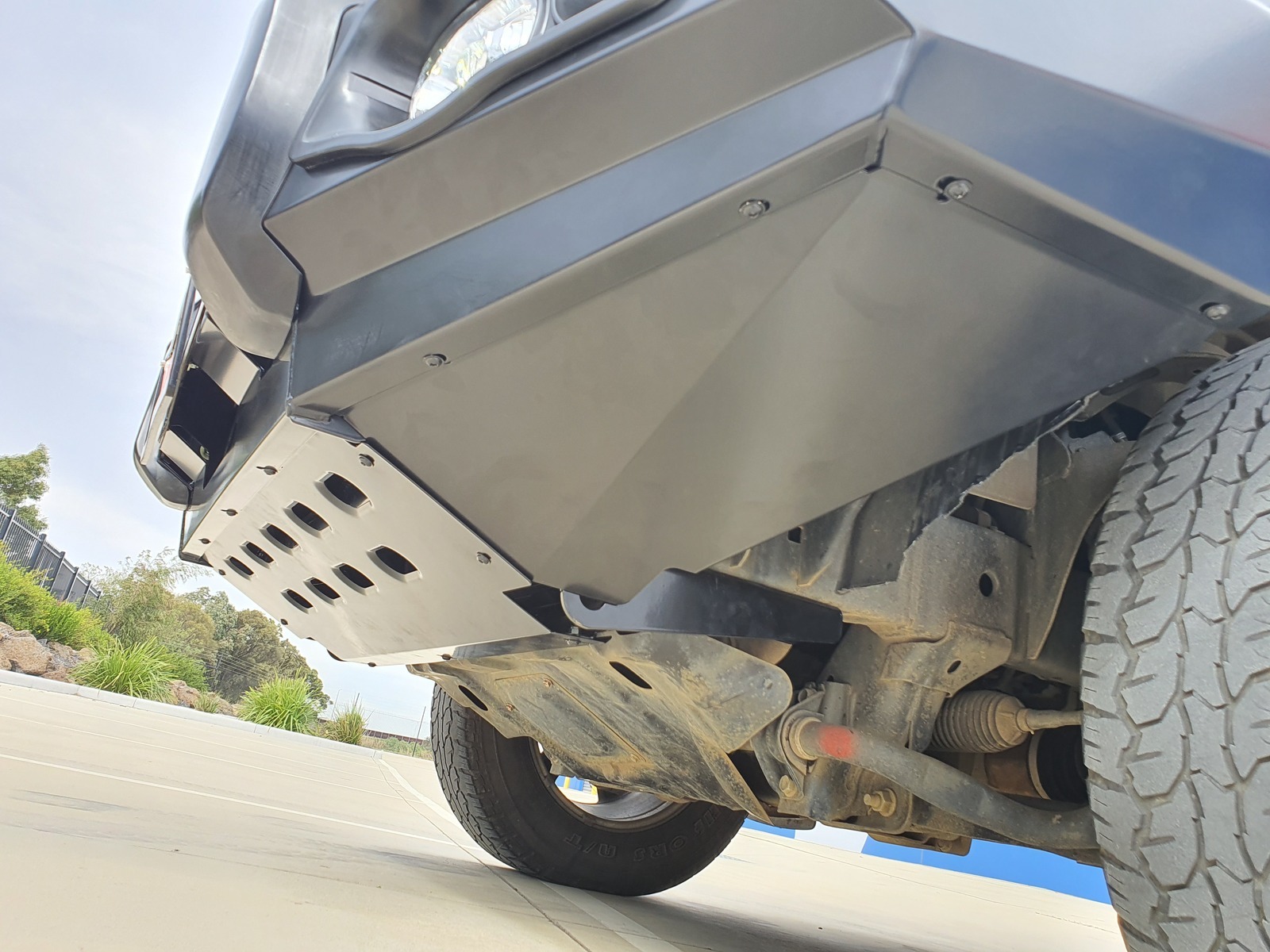MCC 'FALCON A-FRAME' BULL BAR TO SUIT NISSAN NAVARA D40 2011-2014 (AFRICA, SPAIN STX) & PATHFINDER R51 11-13 (SMOOTH)