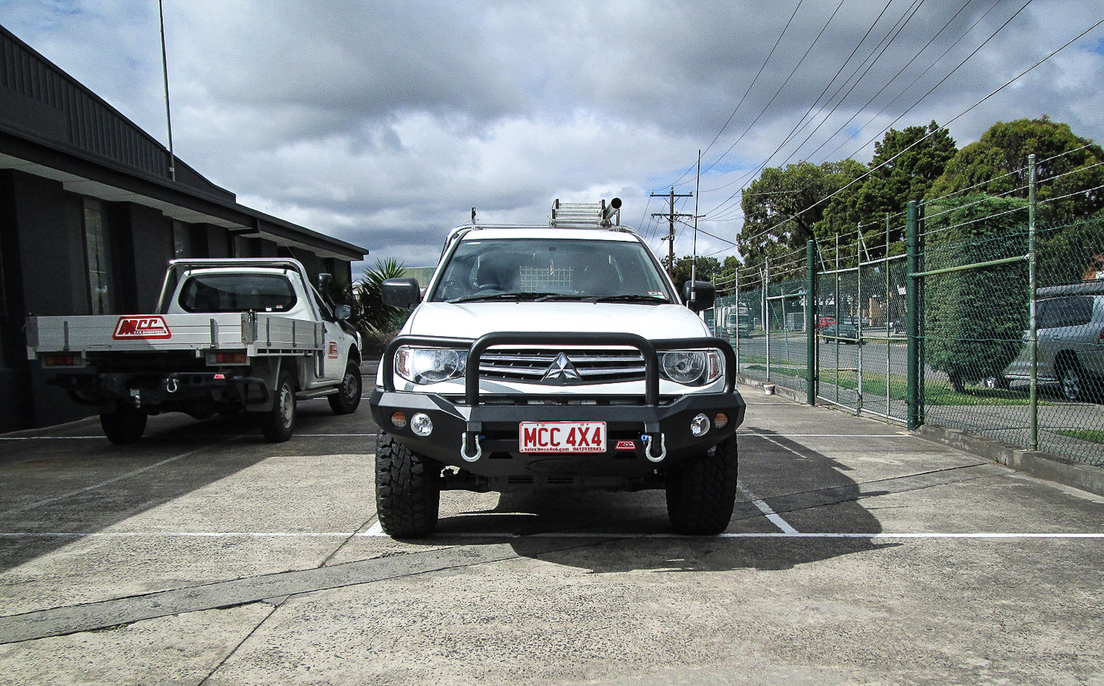 MCC 'ROCKER SANDBLACK 3 LOOP BULL BAR W/ FOG AND PLATES TO SUIT MITSUBISHI CHALLENGER PB-PC 2009-2011/ TRITON ML-MN 10 -14