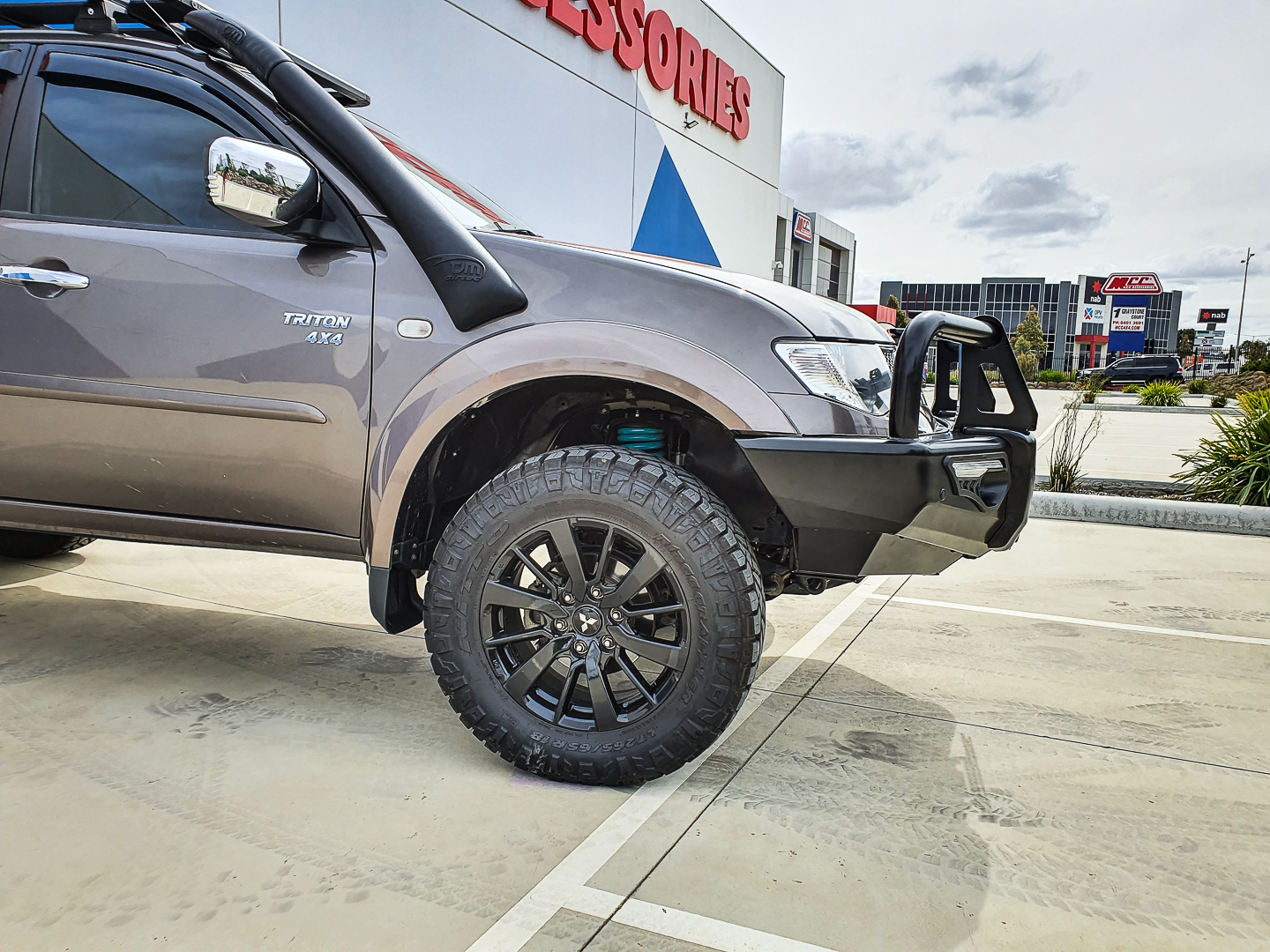 MCC PHEONIX A-FRAME W. FOG & PLATES TO SUIT MITSUBISHI TRITON ML, MN & CHALLENGER PB-PC