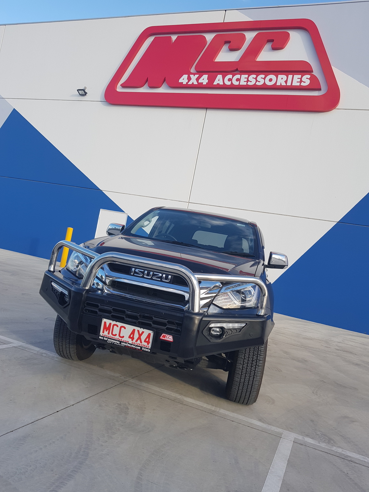 MCC PHOENIX TRIPLE & SINGLE LOOP BULL BAR - ISUZU DMAX / MUX 2017 - 2020