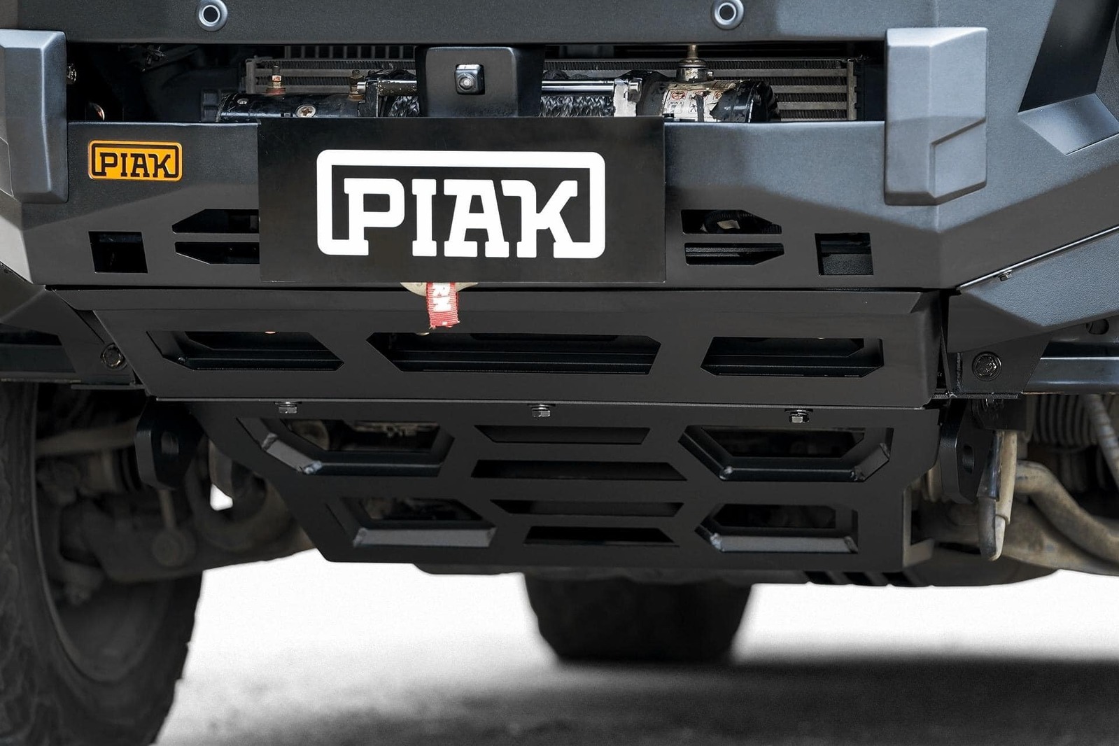 PIAK ELITE POST BAR W/BLACK TOW POINTS & BLACK UBP TO SUIT MITSUBISHI PAJERO SPORT QF (2020-ON)
