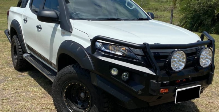 PIAK ELITE POST BAR W/BLACK TOW POINTS & BLACK UBP TO SUIT MITSUBISHI TRITON MR (2018-ON)